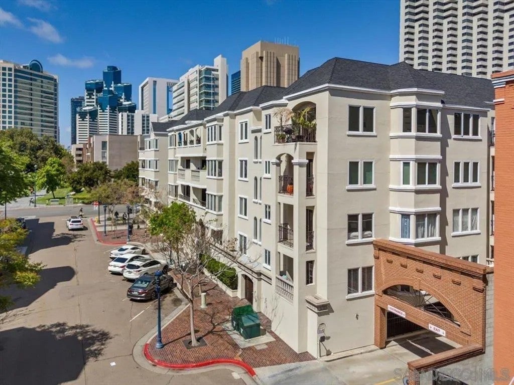 655 Columbia St 110 — photo