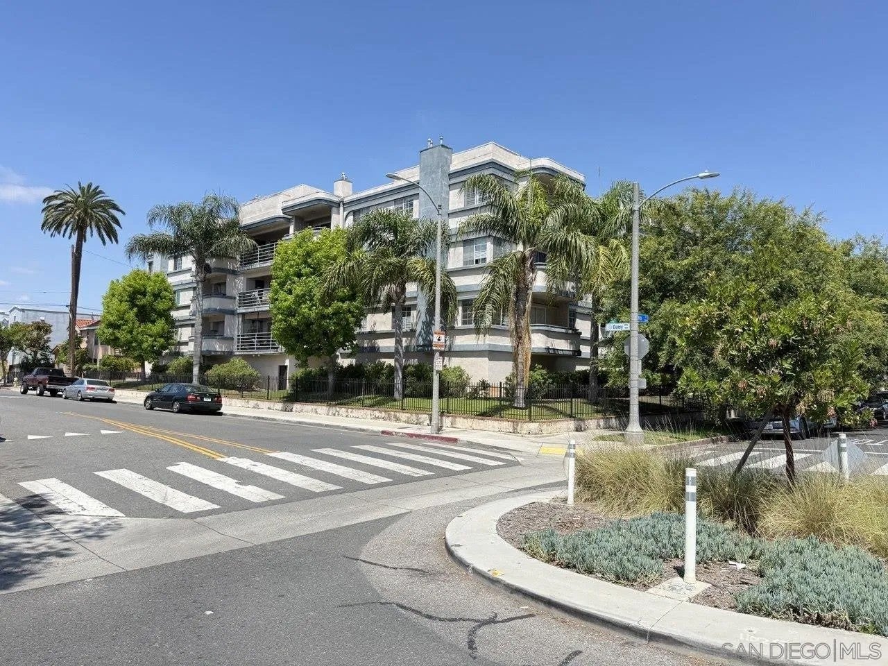 535 W 4th 306 — photo