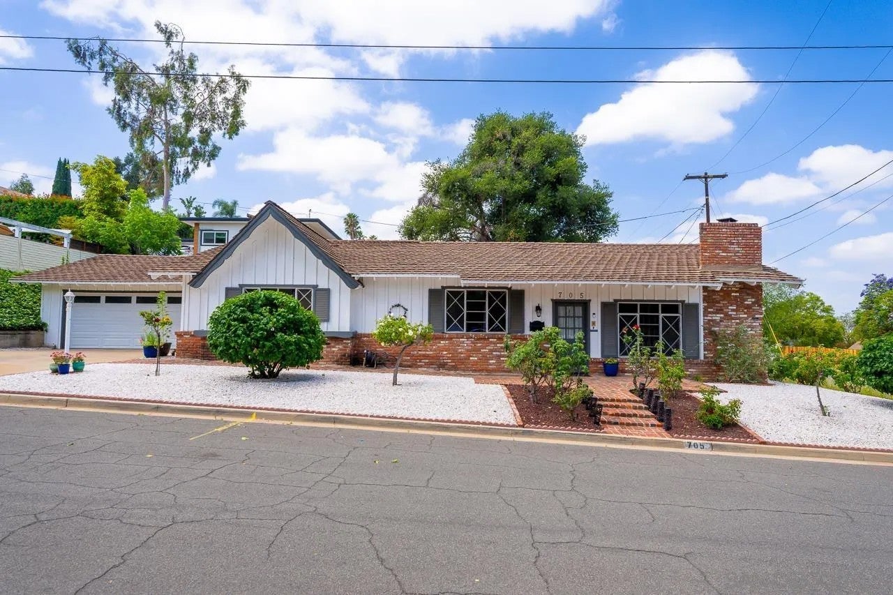 705 Beacon Pl — photo