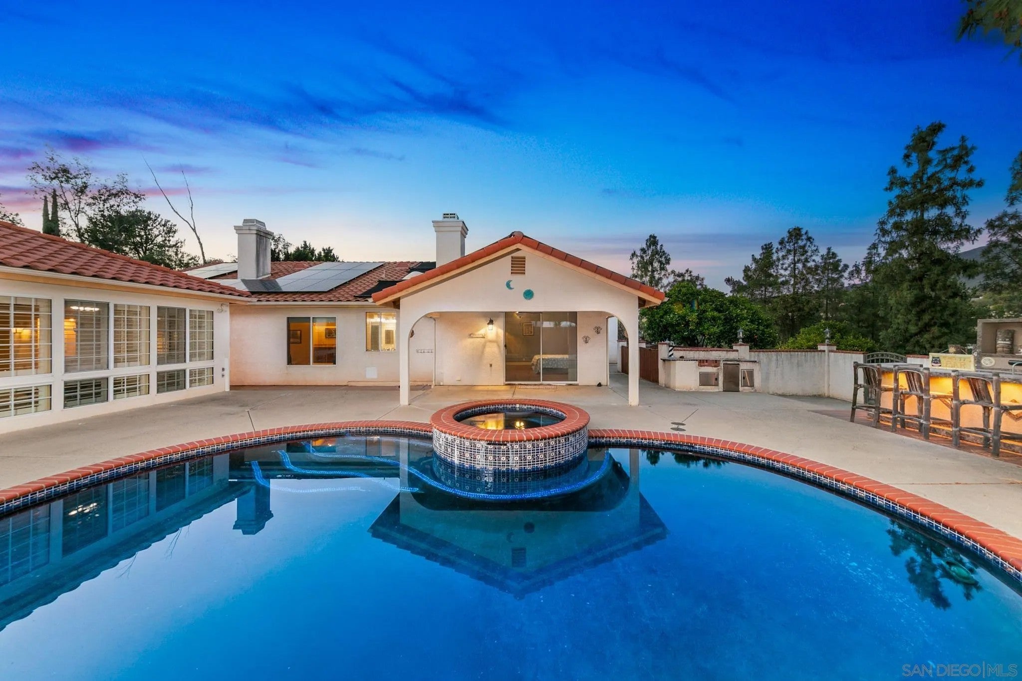 2389 Victoria Circle — photo