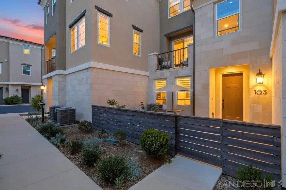 1225 Sunrise View 103 — photo