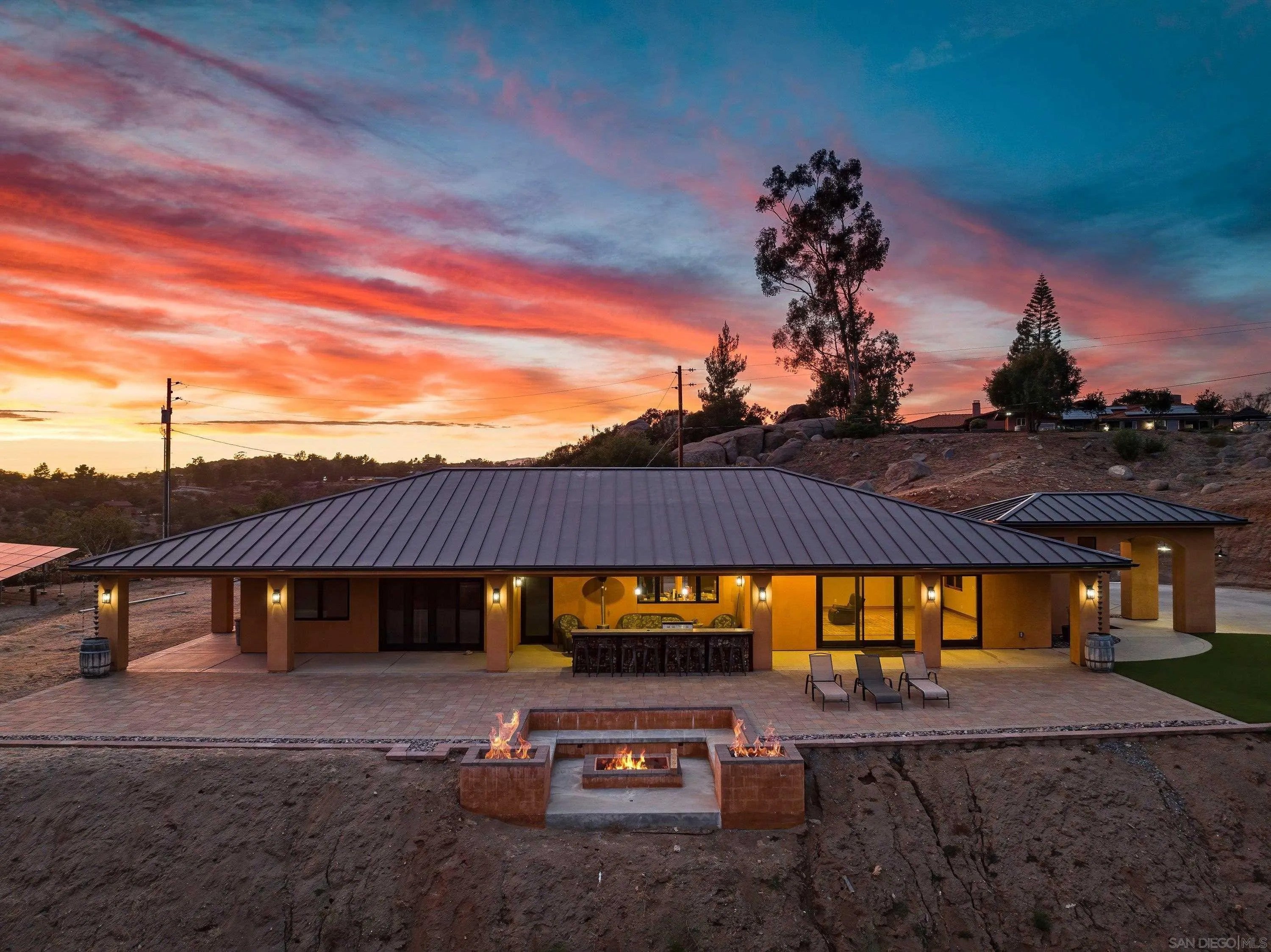 3023-25 Via Viejas — photo
