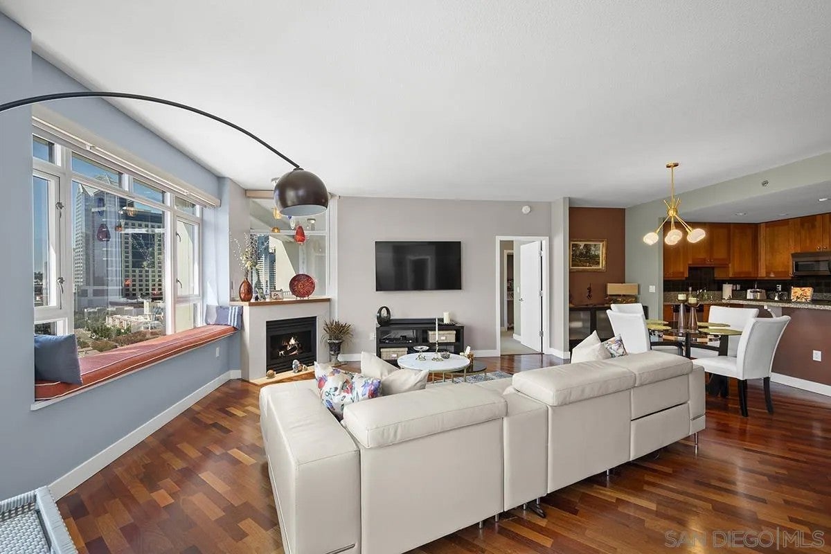 700 W Harbor 1205 — photo