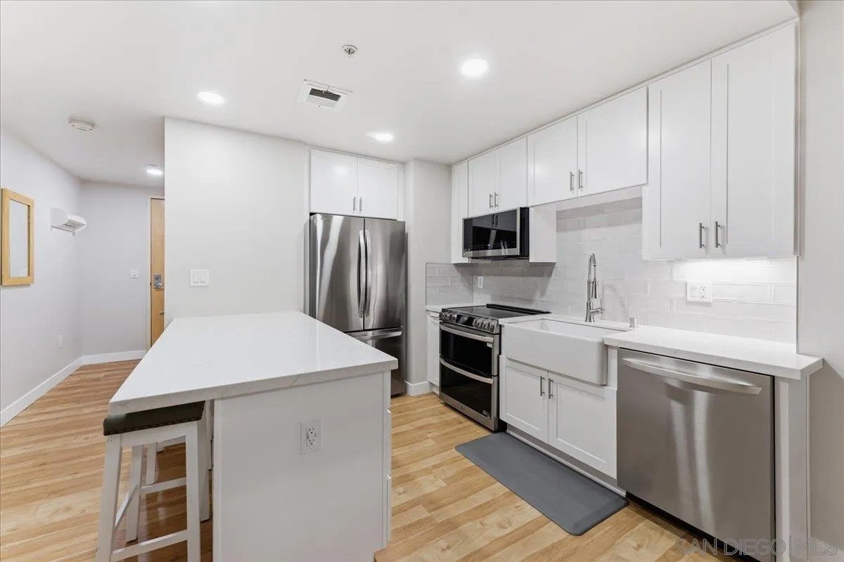 1150 J 103 — photo