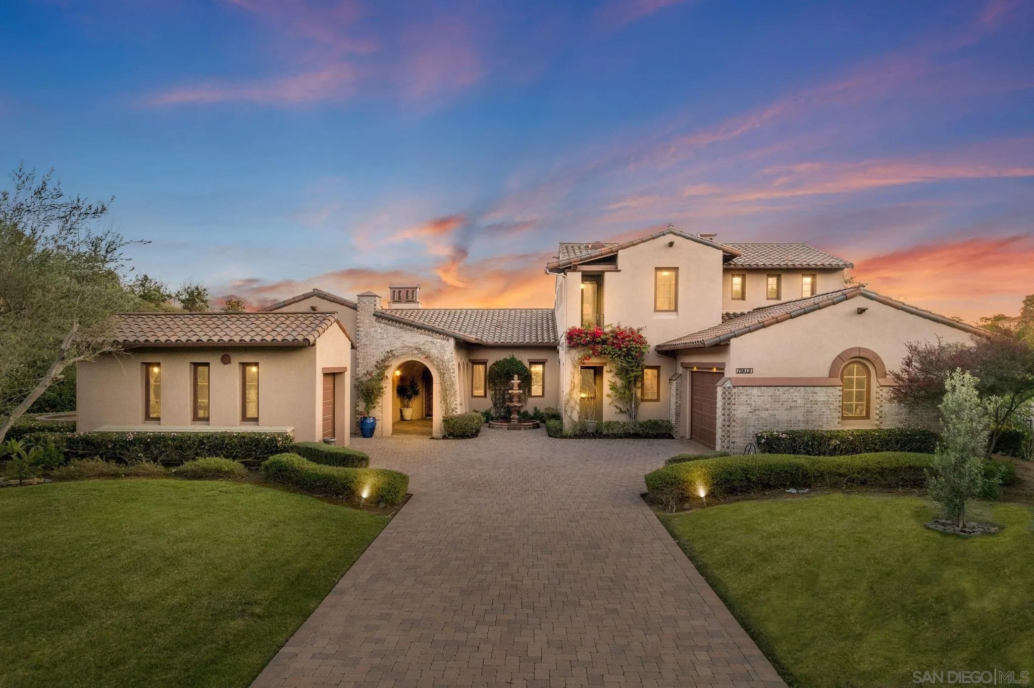 17813 La Amapola — photo