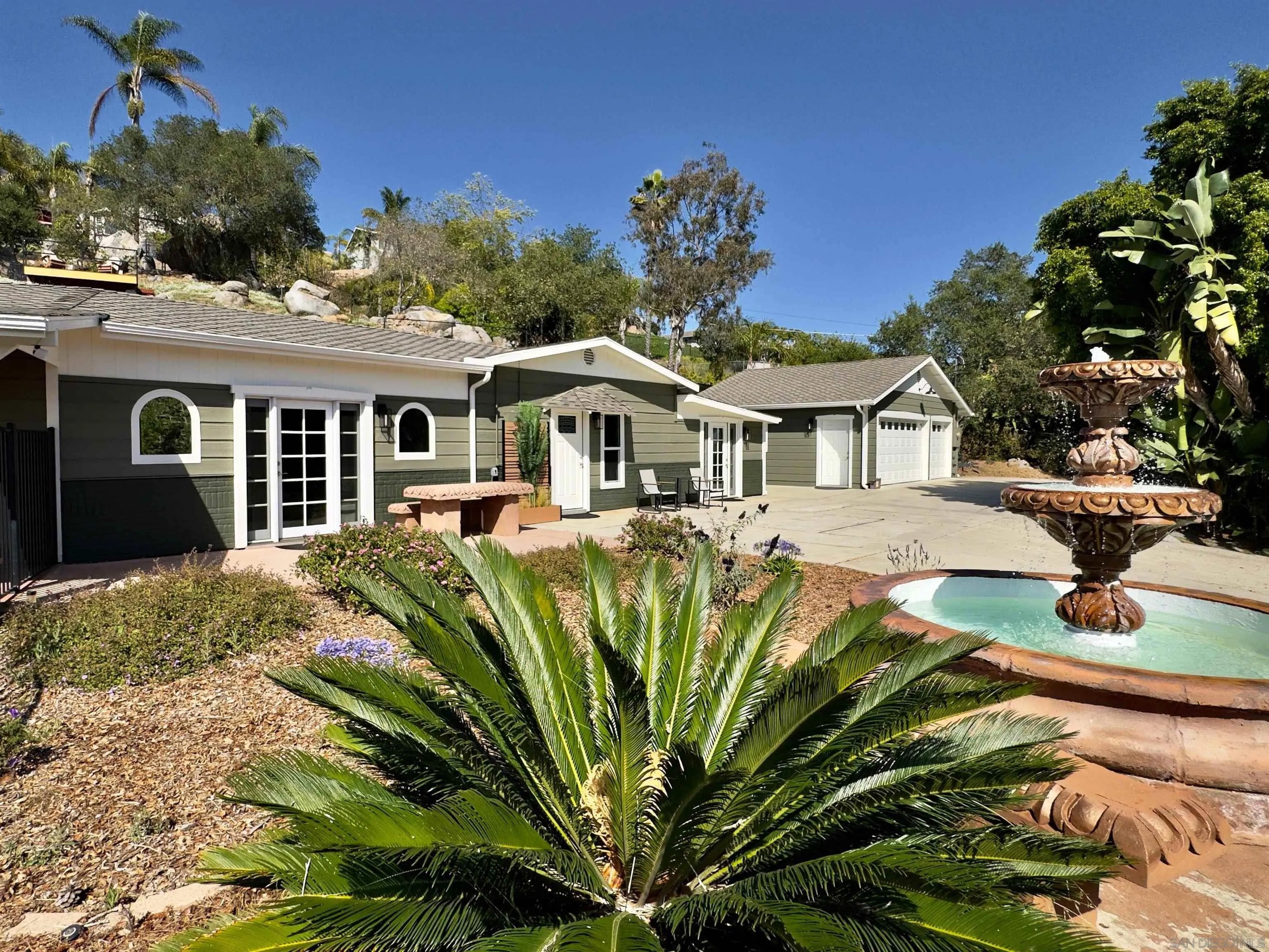 1418 York Dr — photo