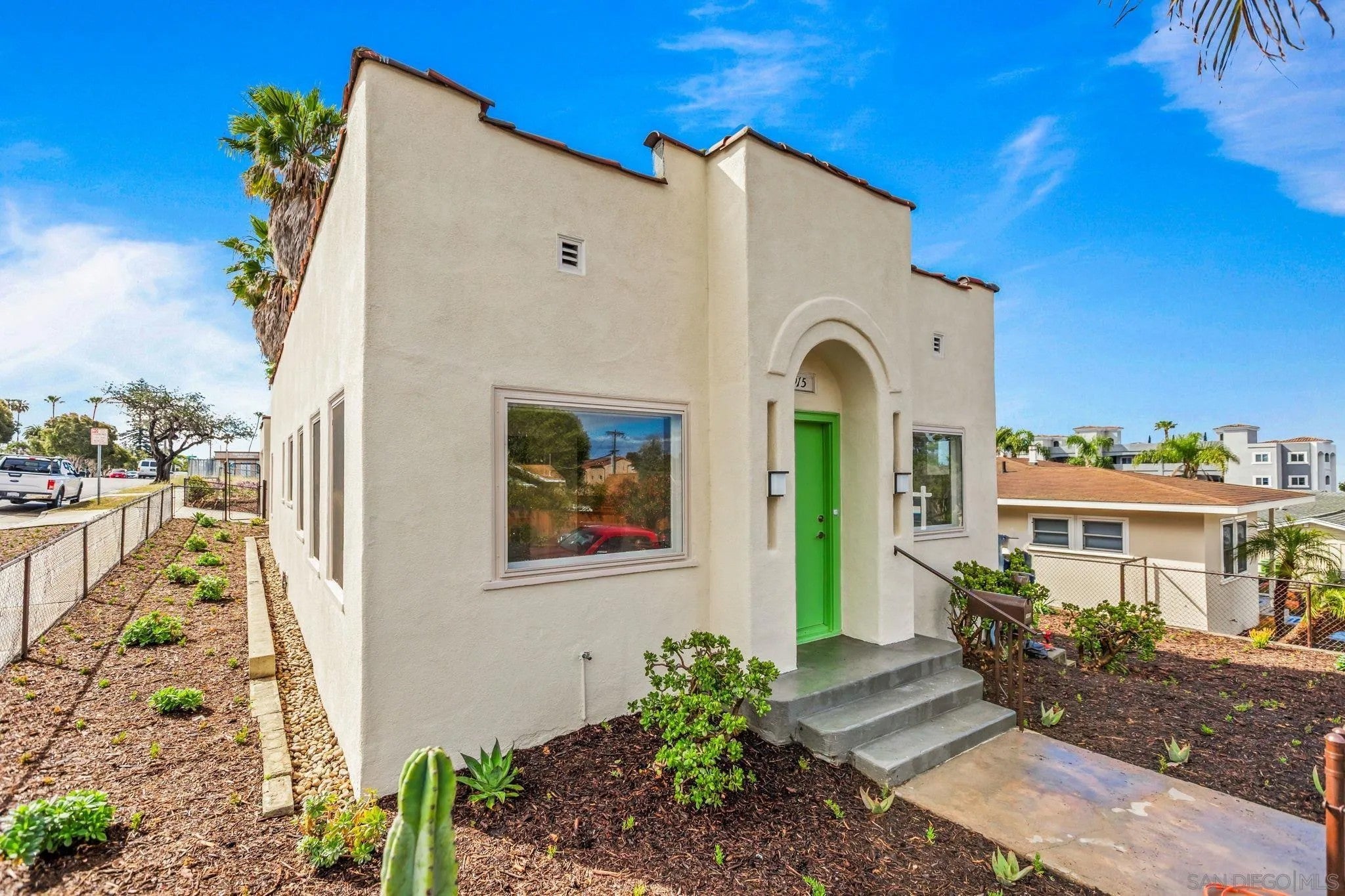 915 Civic Center Dr — photo