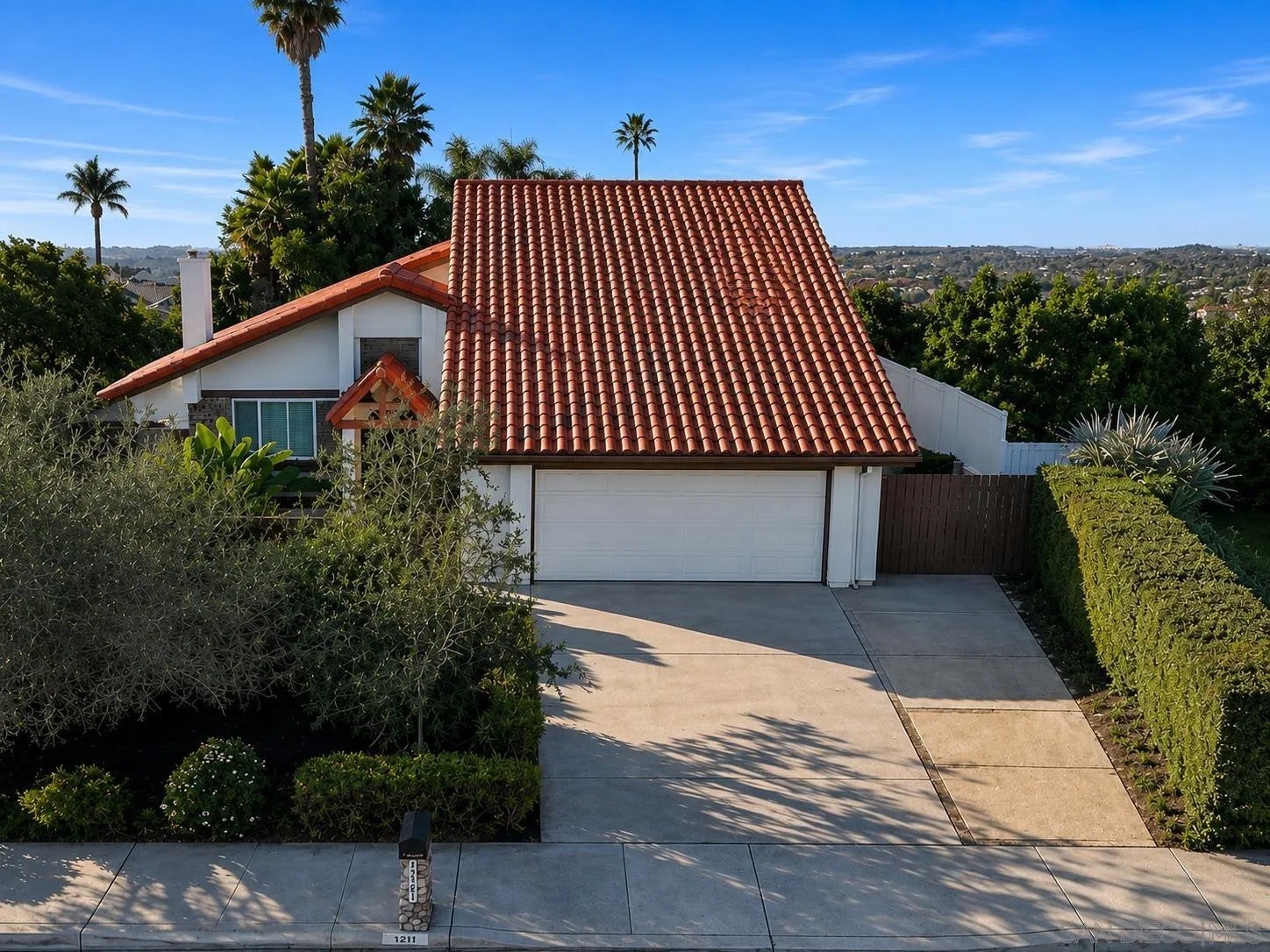 6433 La Paloma St — photo
