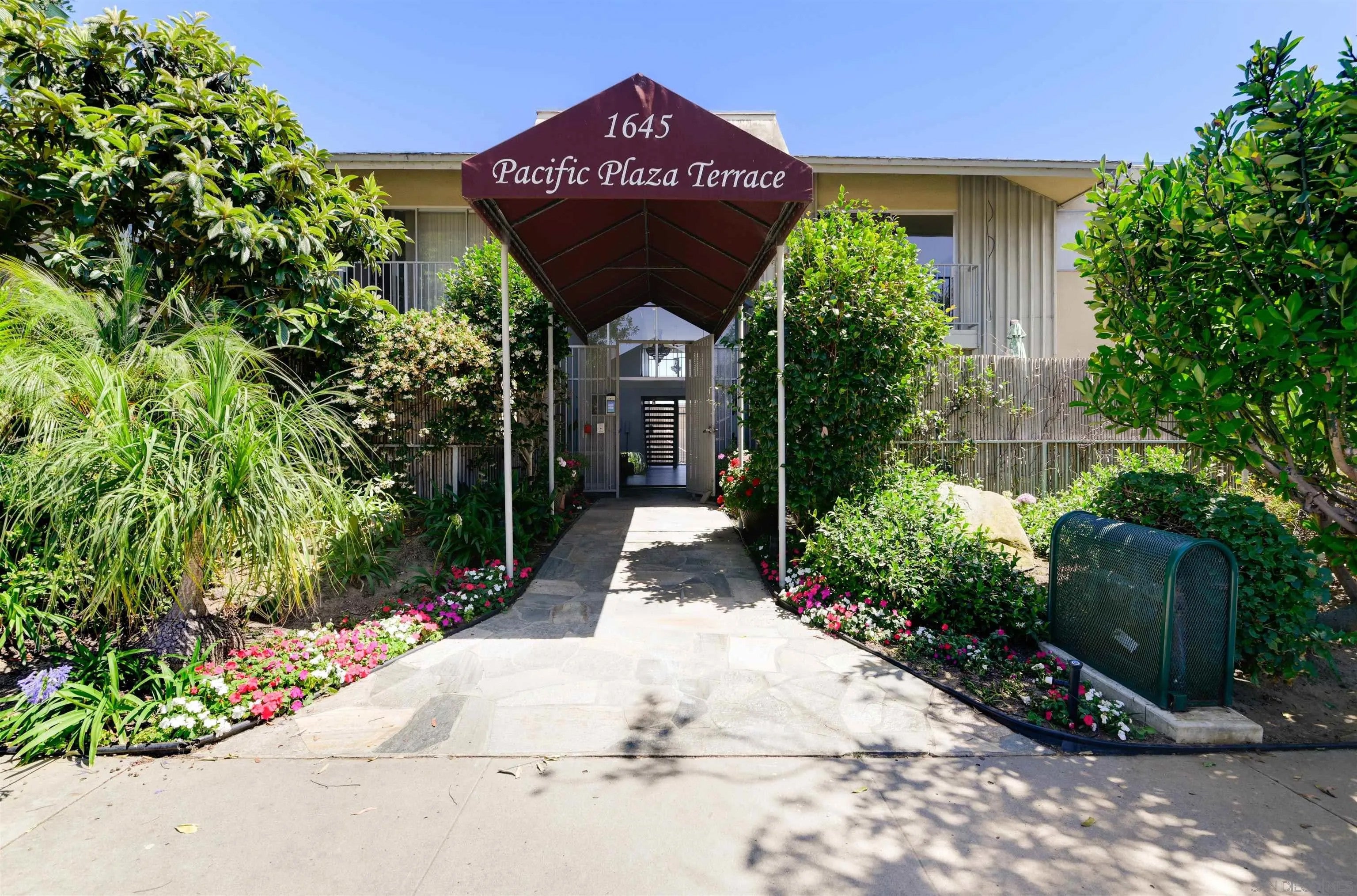 1645 Emerald 1O — photo