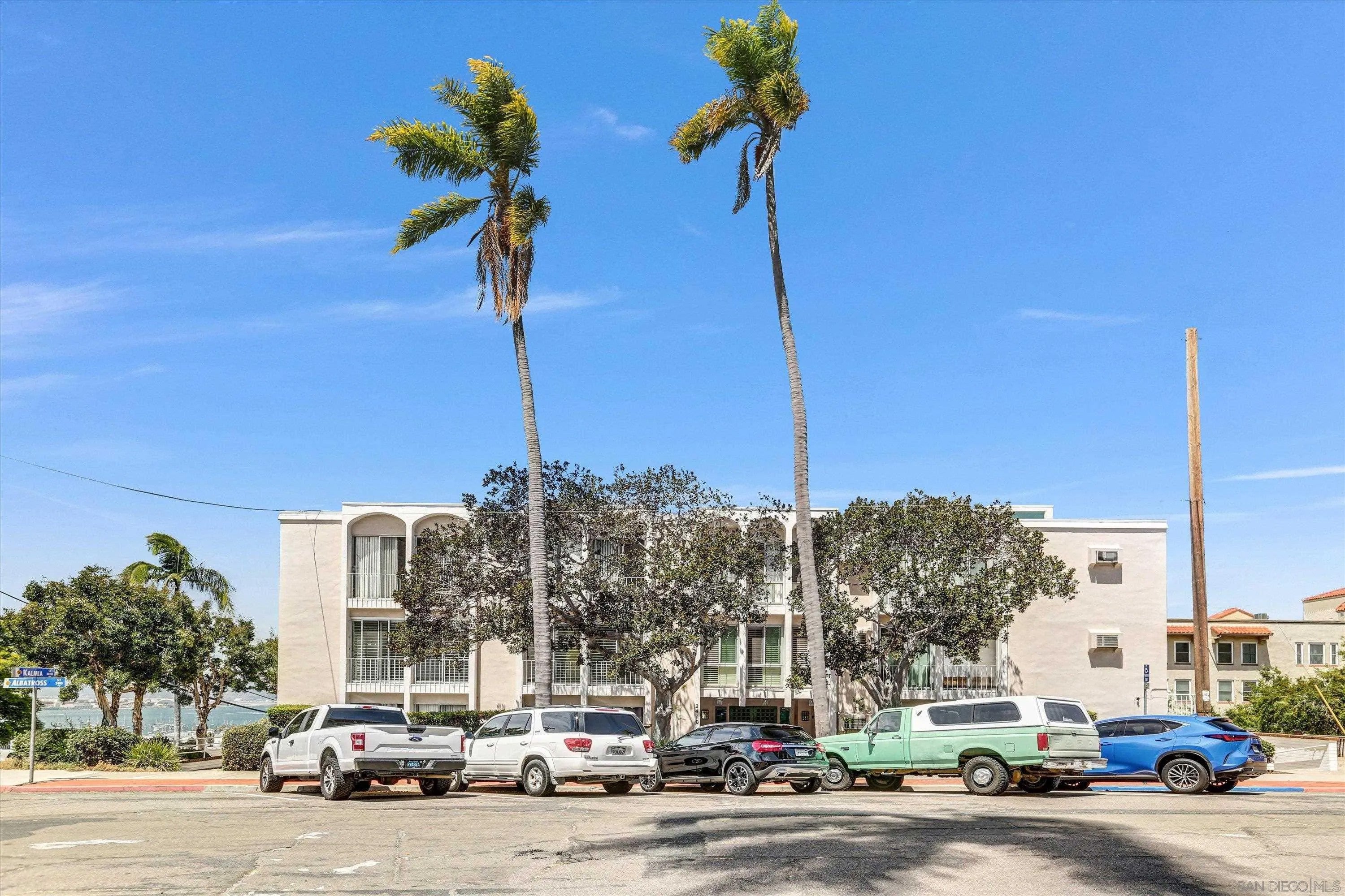 2410 Albatross St 9 — photo
