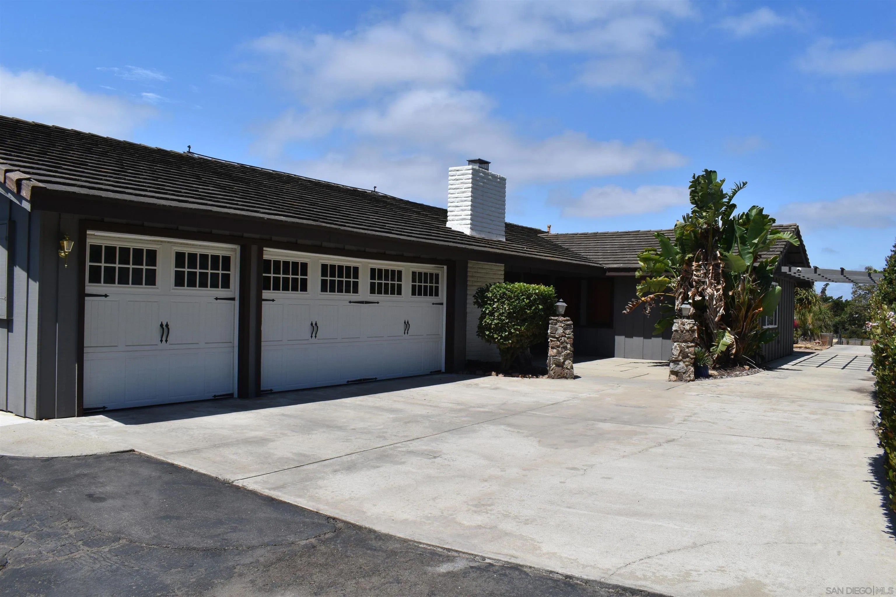 1549 Sleeping Indian Rd — photo
