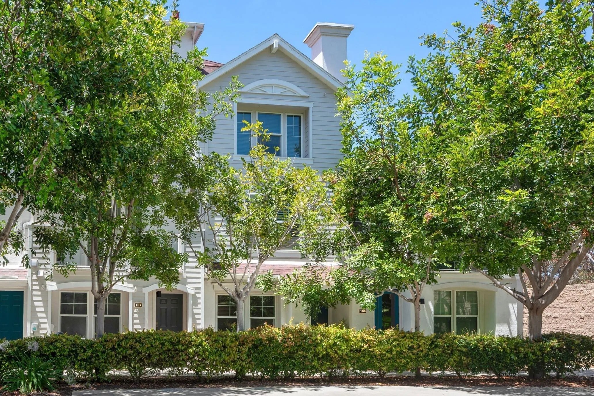 750 Harbor Cliff Way 105 — photo