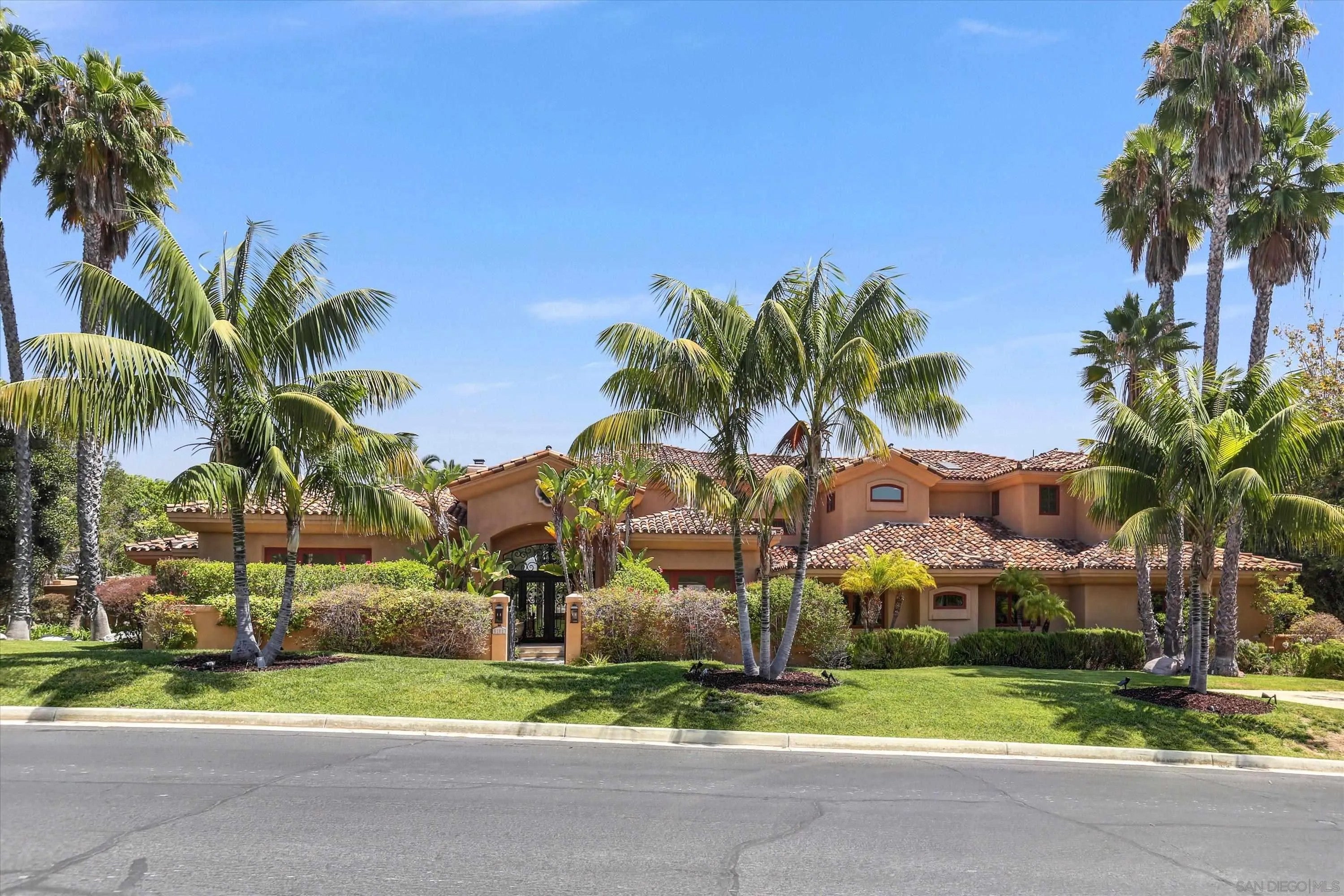 6102 Avenida Alteras — photo