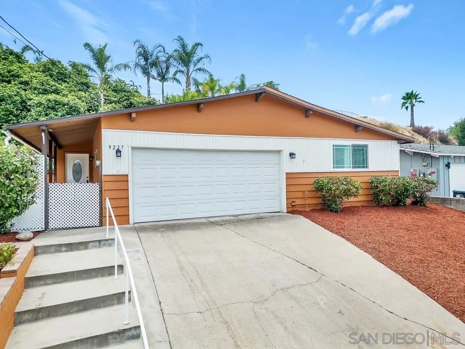 9237 Fanita Rancho — photo