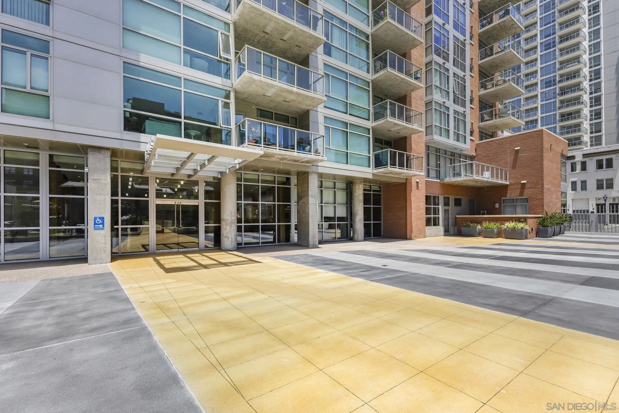 800 The Mark Lane 1202 — photo