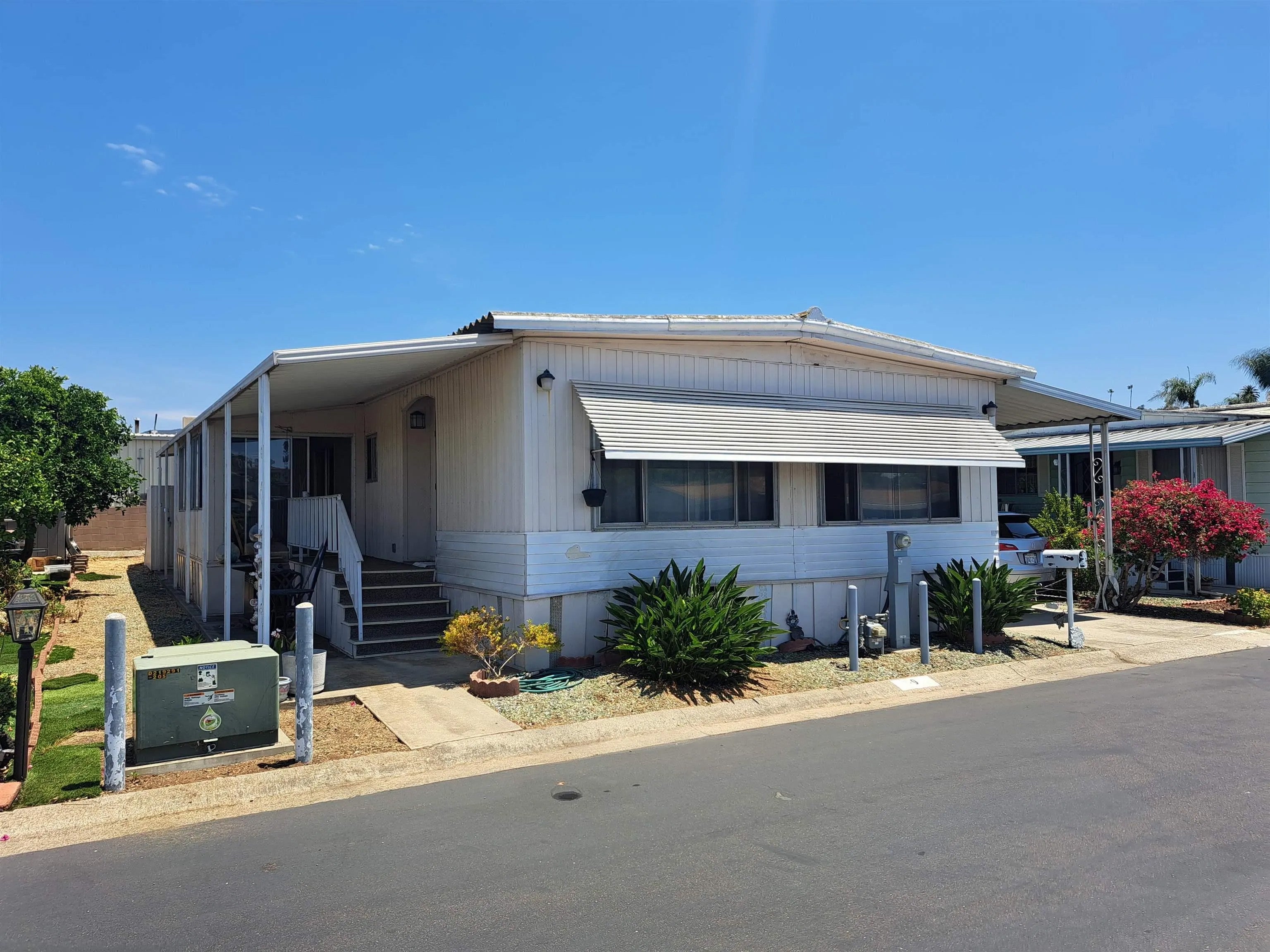 1010 E Bobier Dr 9 — photo