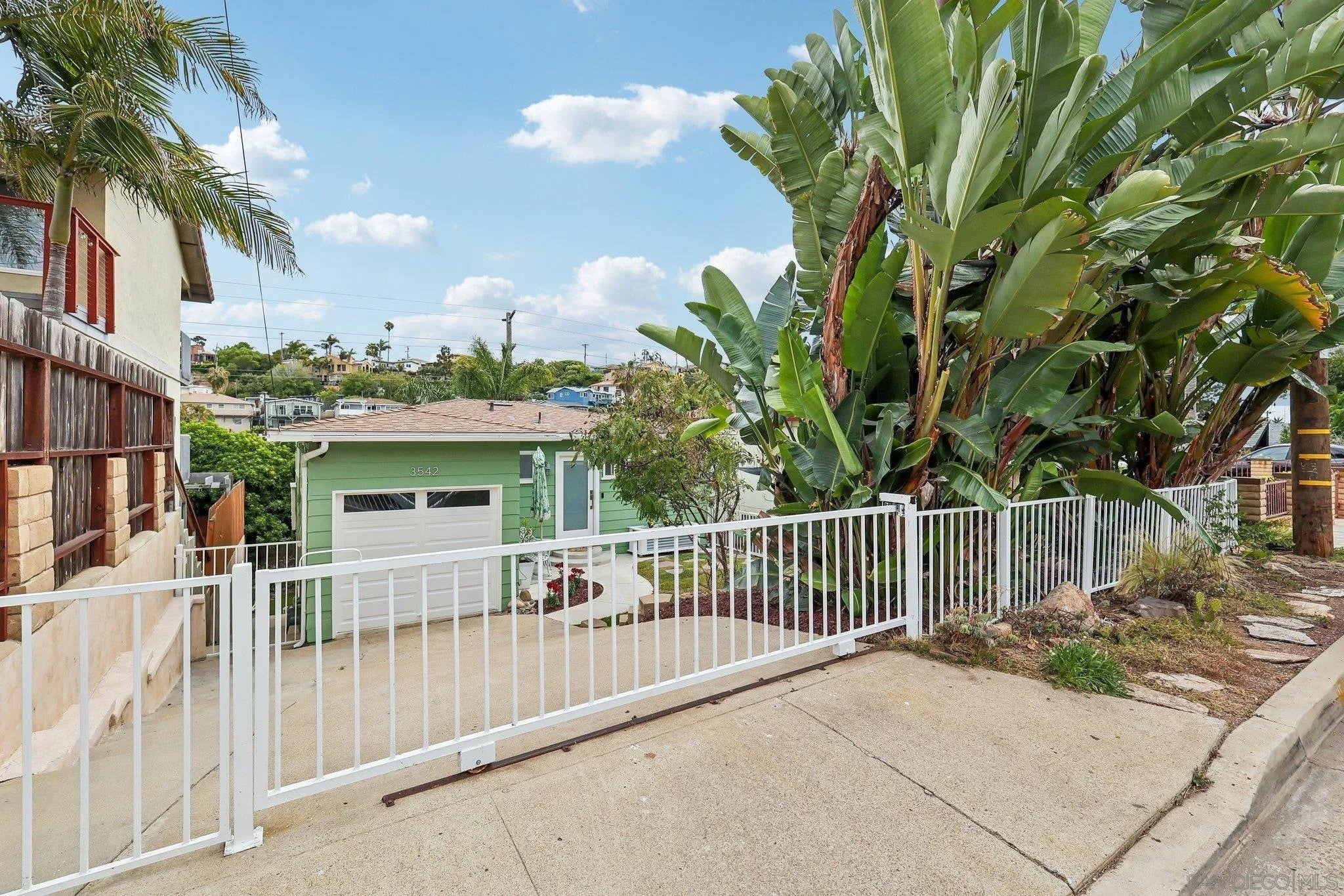 3542 Wawona Dr — photo