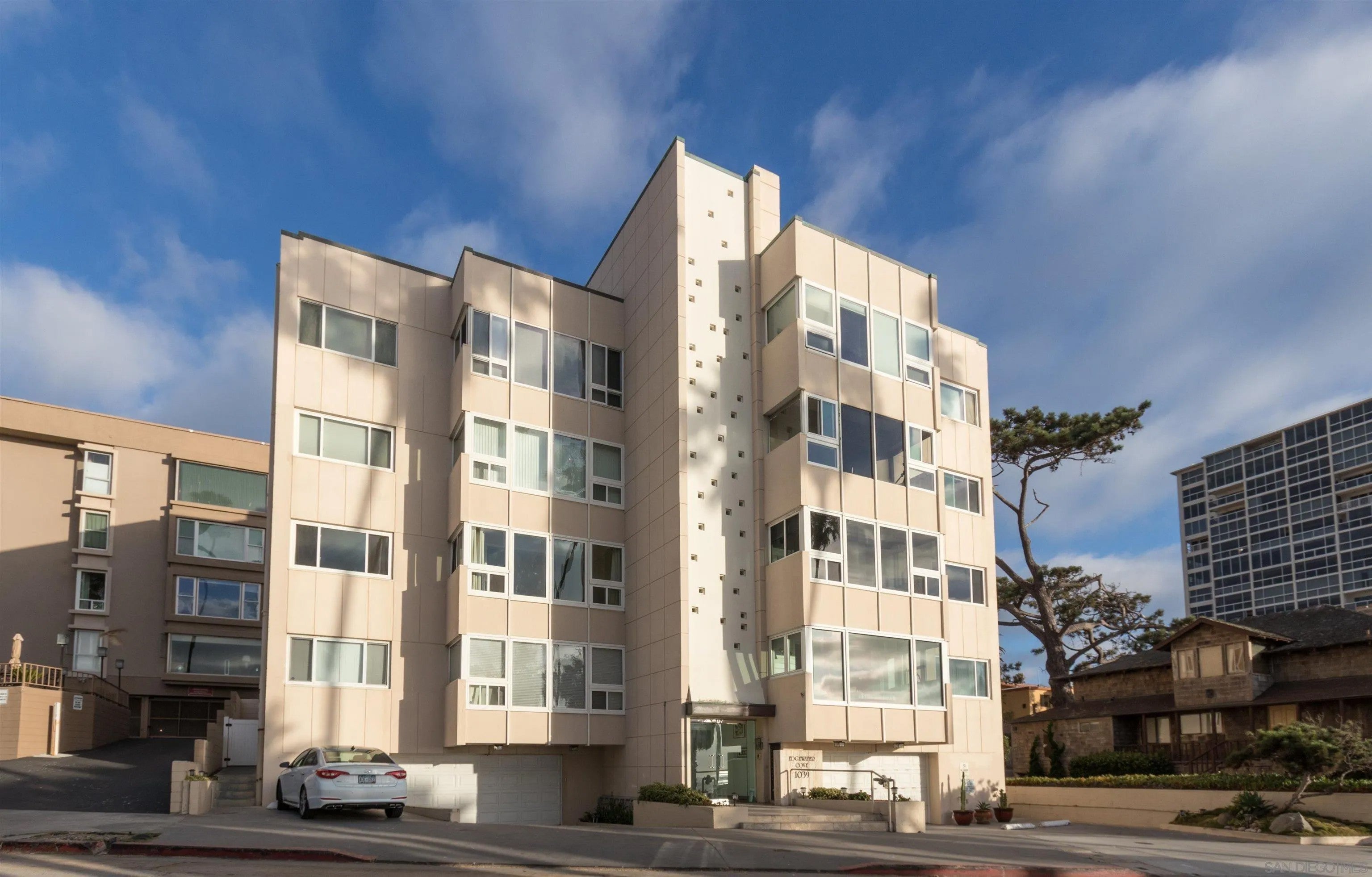 1039 Coast Blvd E — photo