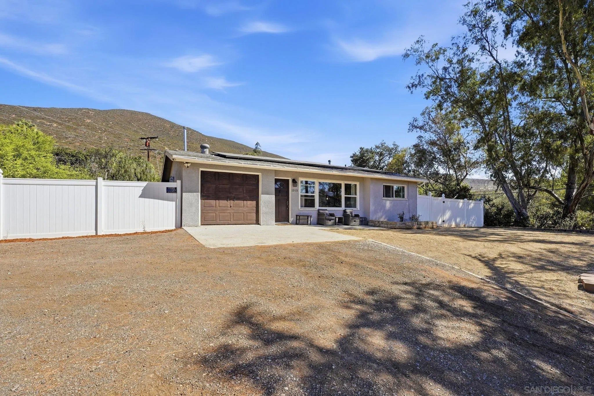 1315 Hillcrest Dr — photo