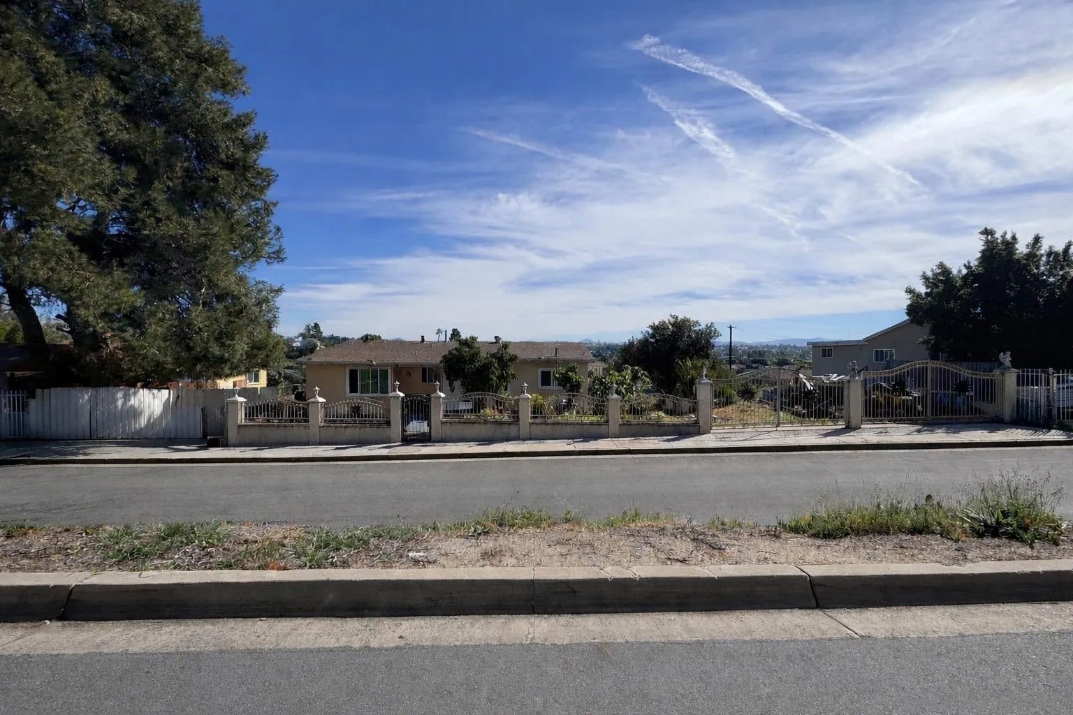 3041 Menlo — photo
