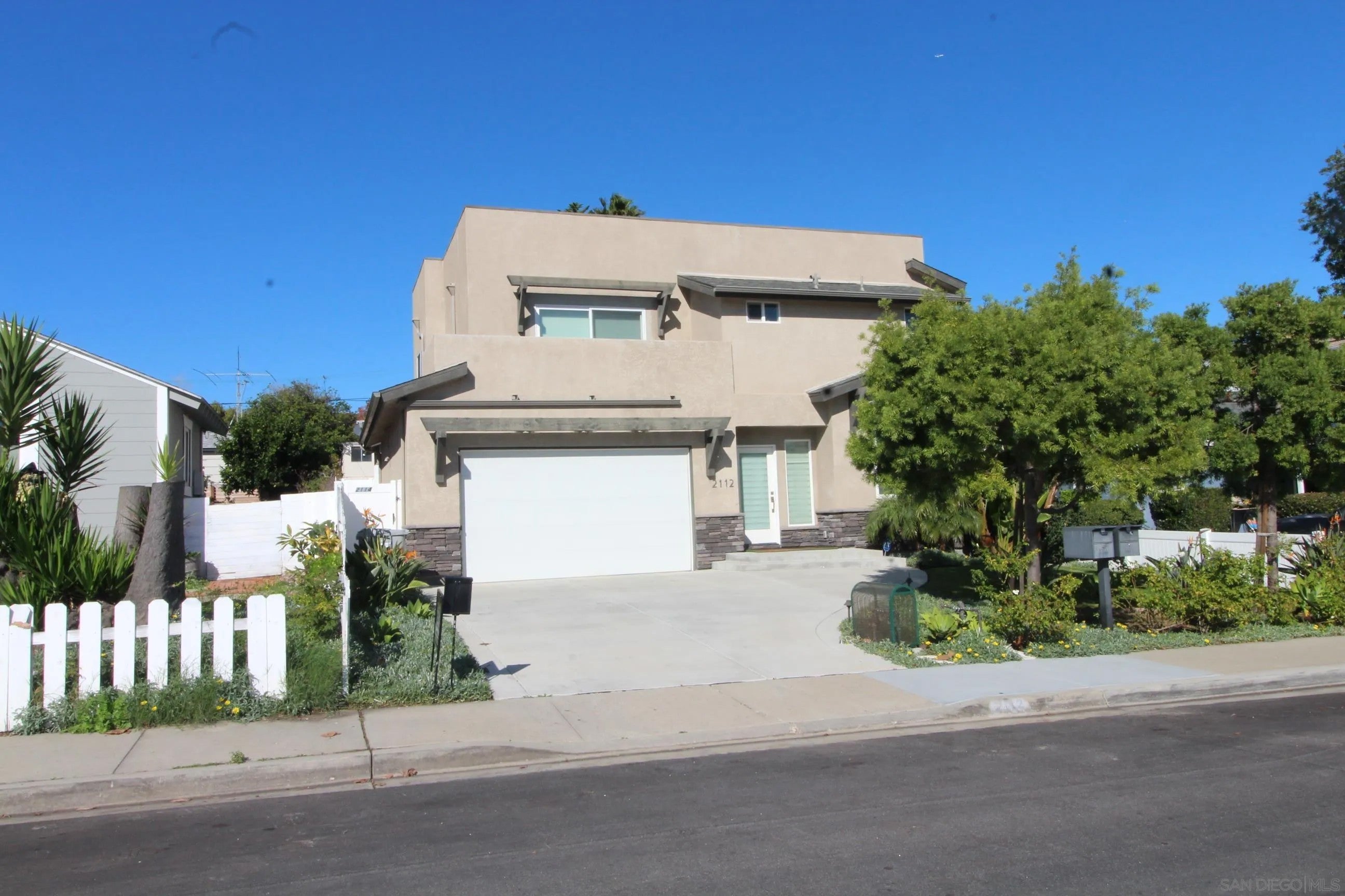 2114 Felspar — photo