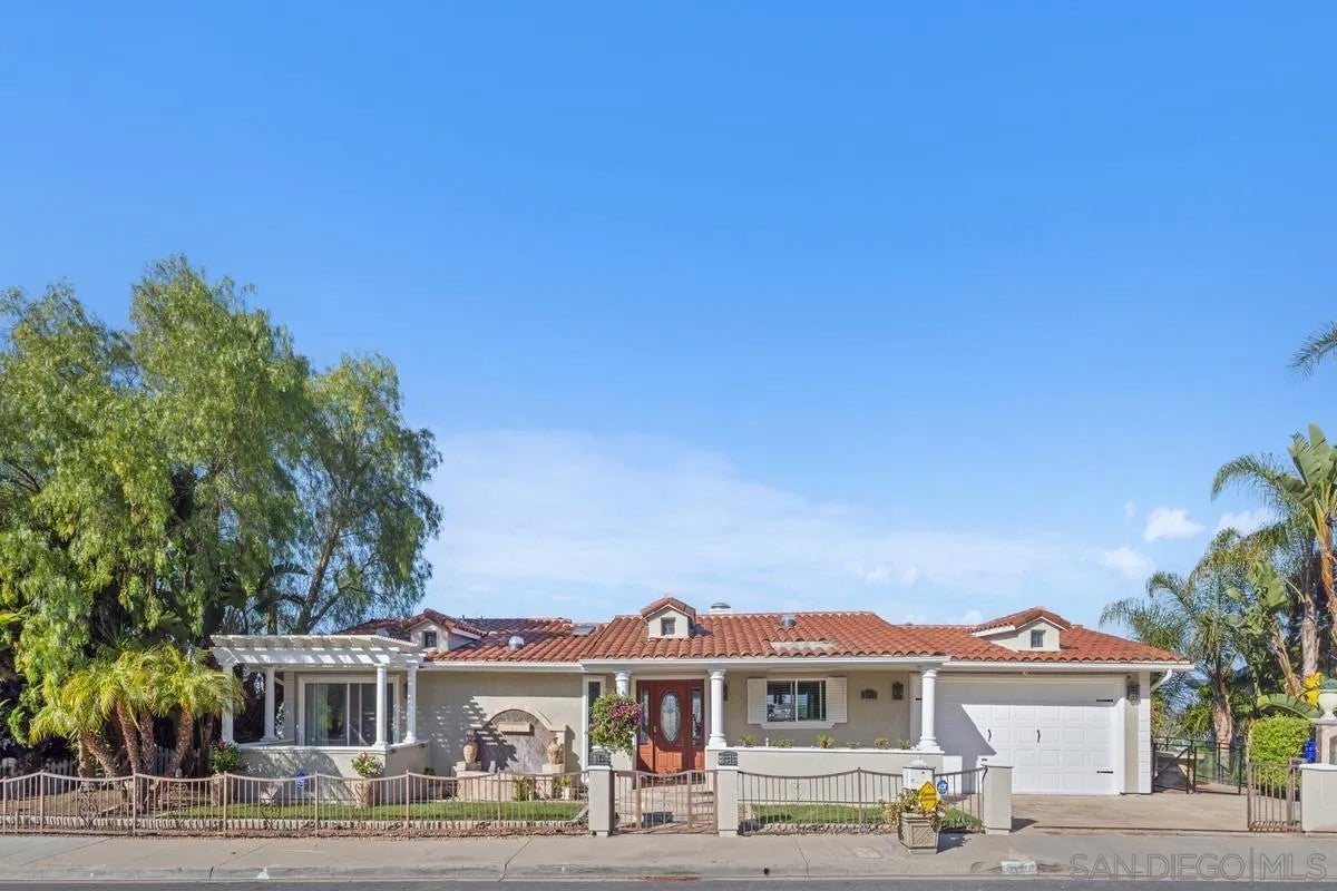 5713 Desert View Drive — photo