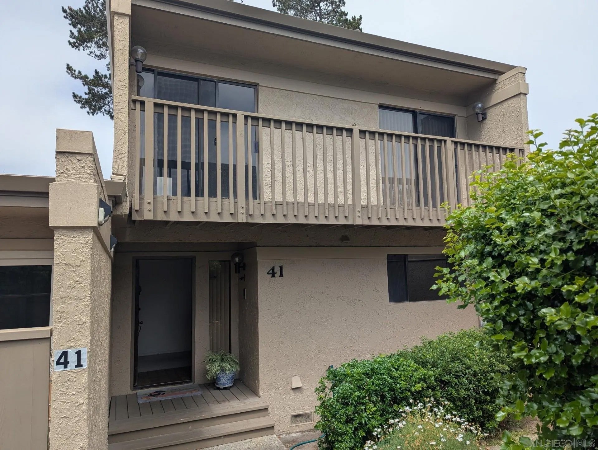 41 Montsalas — photo