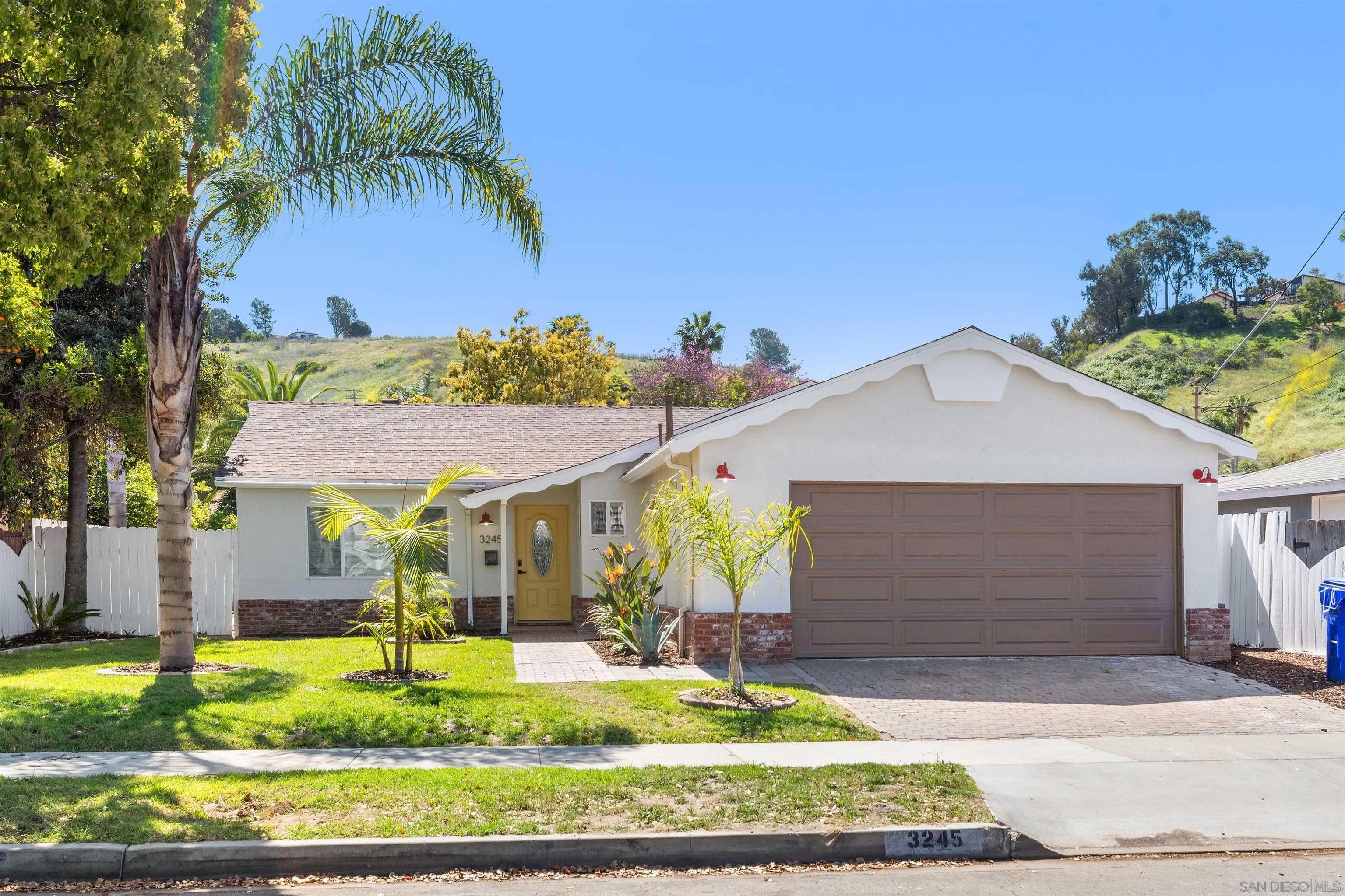 3245 Carolyn Dr — photo
