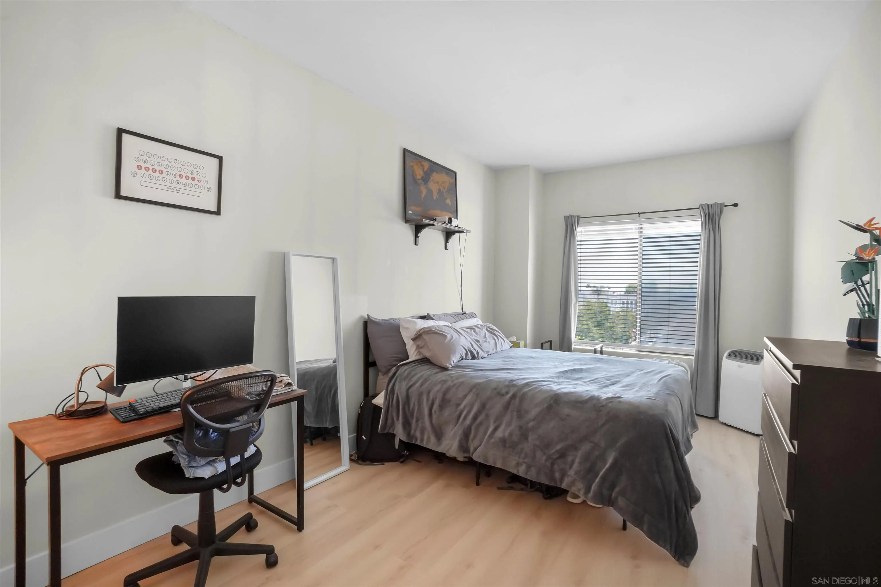 2828 University Ave Unit 406 — photo