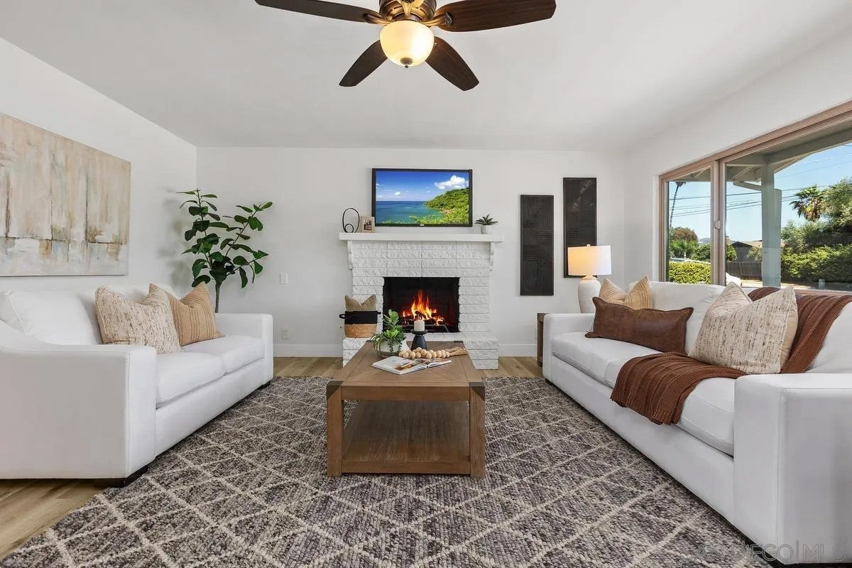2738 Oak Hill Dr — photo