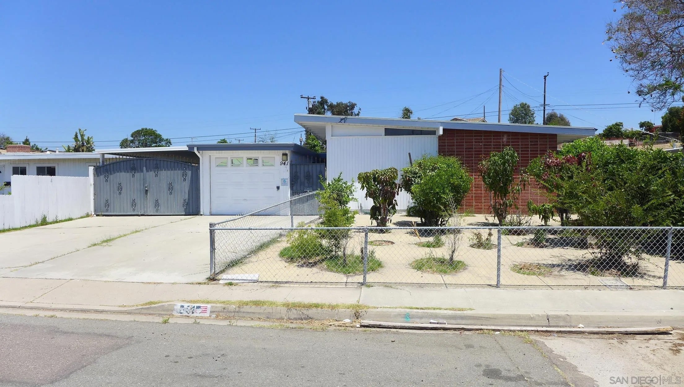 941 Cuyamaca — photo
