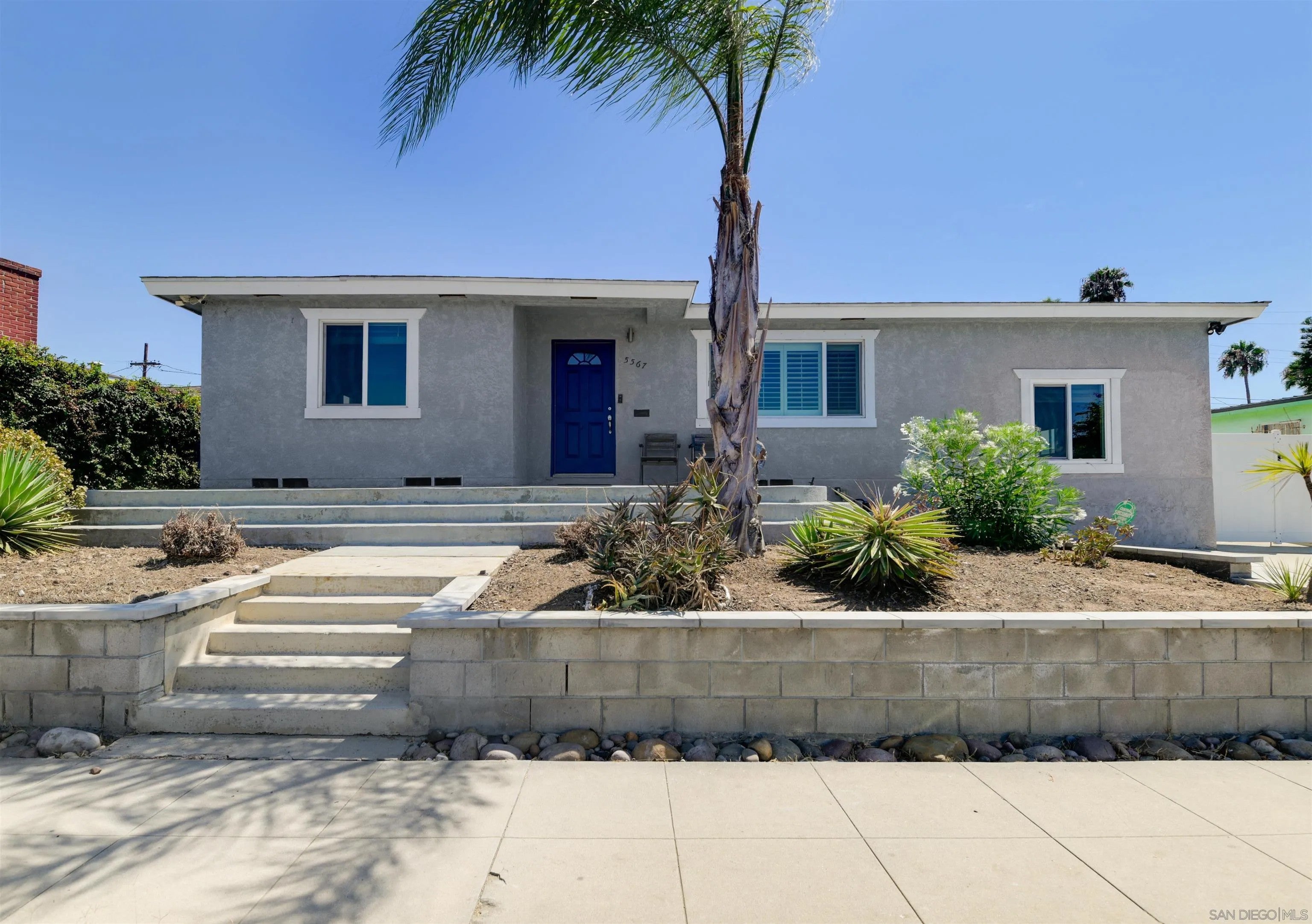 5567 Las Alturas — photo