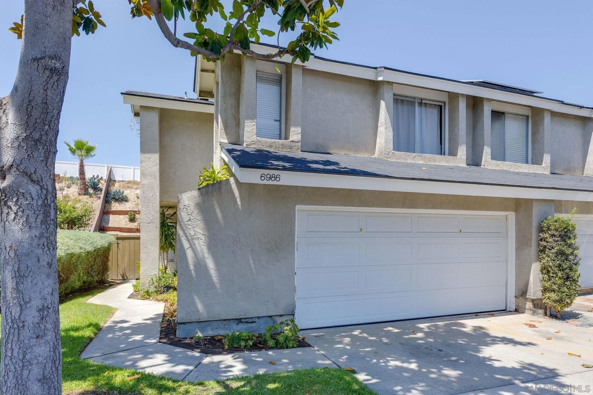 6986 Pembridge Lane — photo