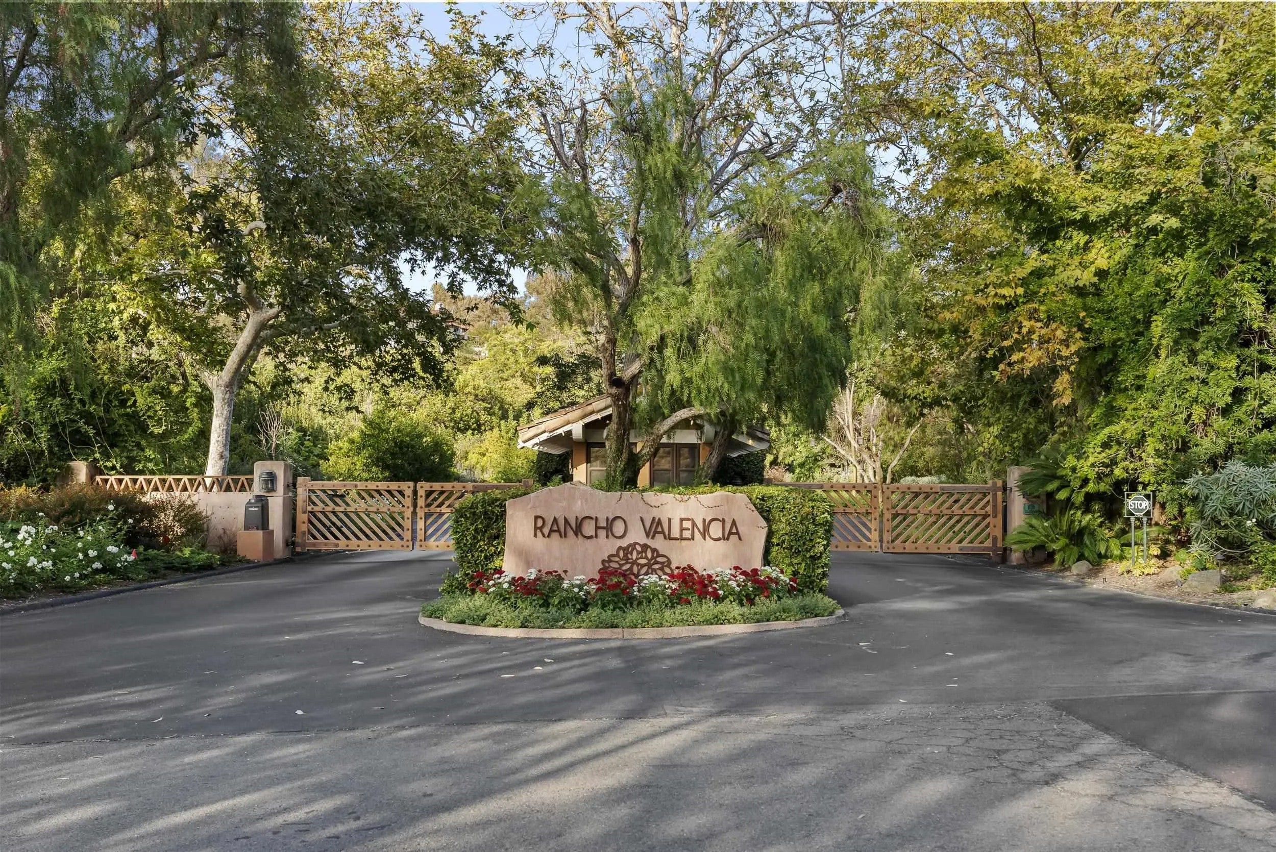 6015 Paseo Valencia — photo