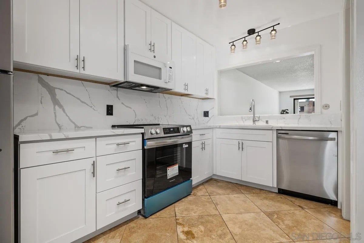 3525 Lebon 209 — photo