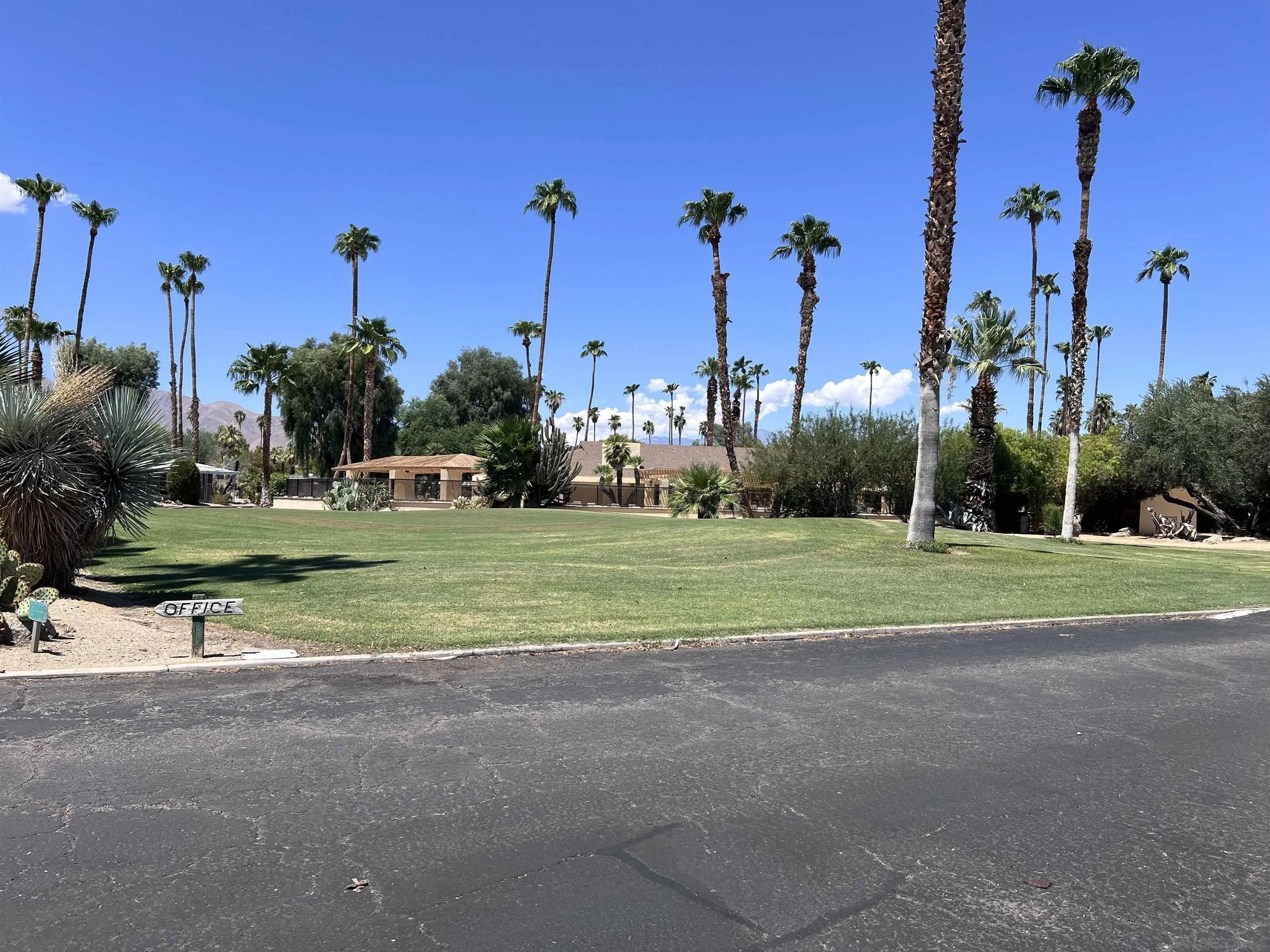 1010 Palm Canyon Spc 32 Bogey Place — photo