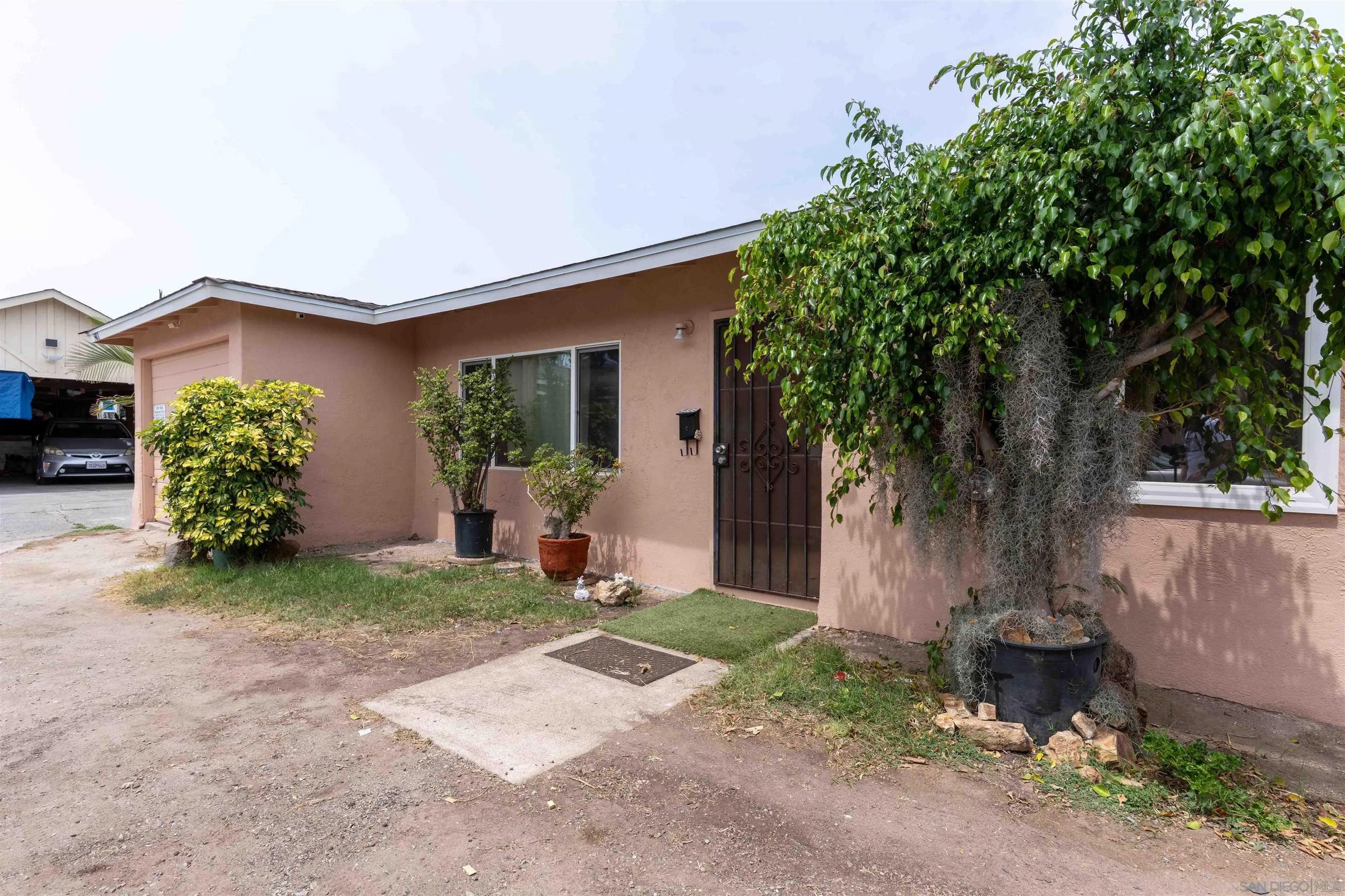 5484-88 Santa Margarita Street — photo