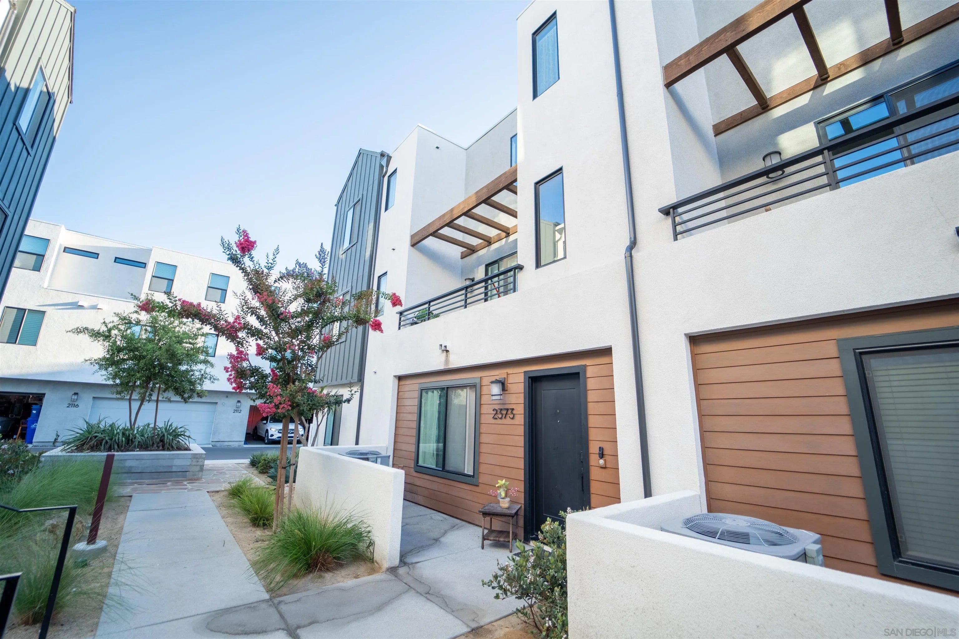 2373 Acara — photo