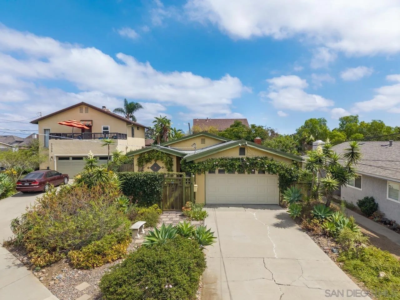 3212 N Mountain View Dr — photo