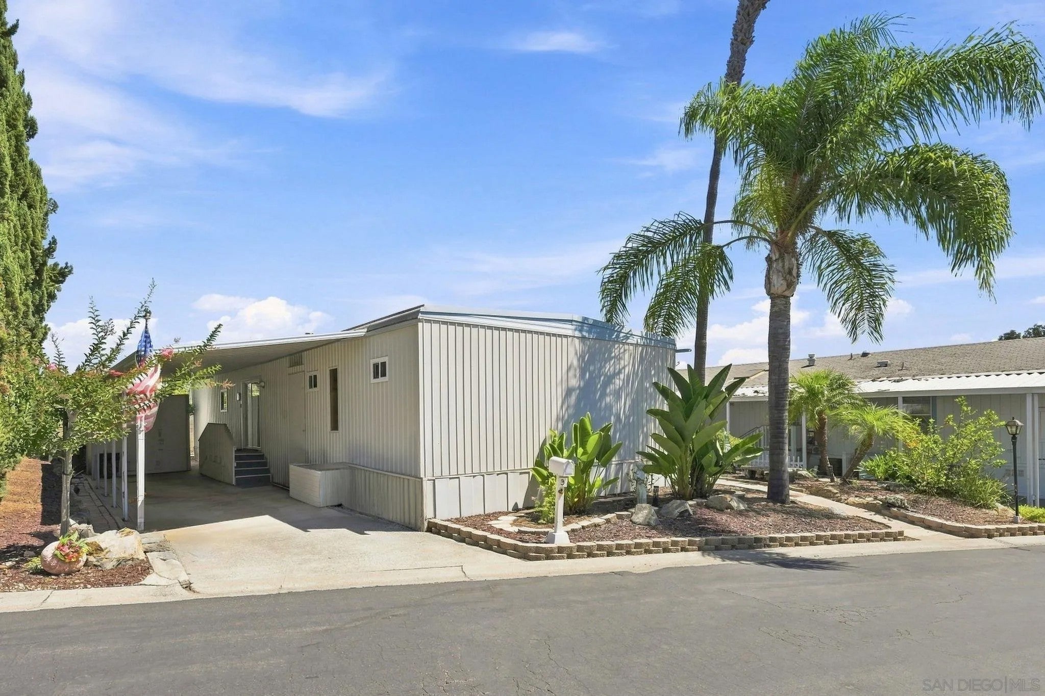 1145 E Barham Spc 3 — photo