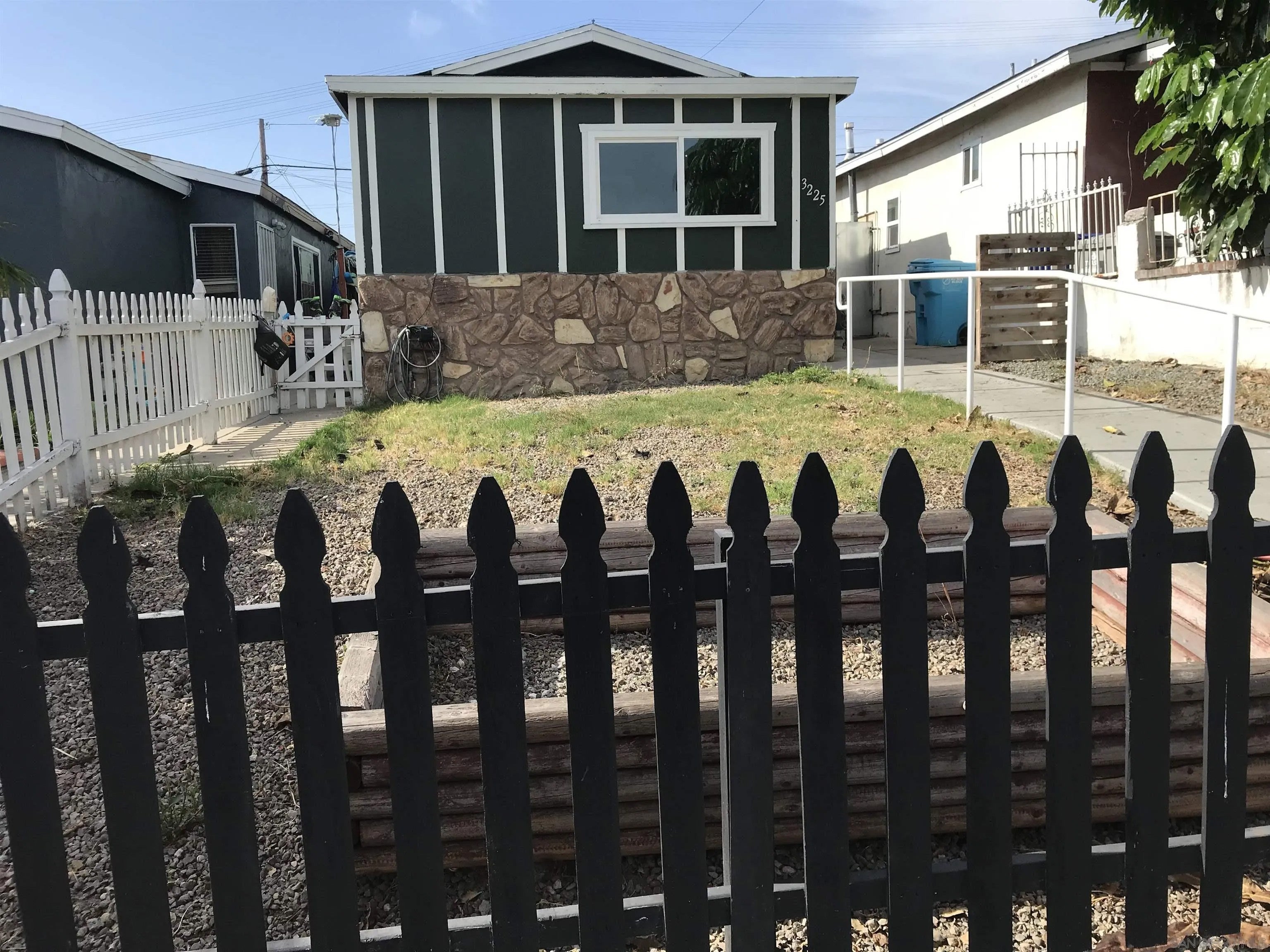 3225 Logan Ave — photo