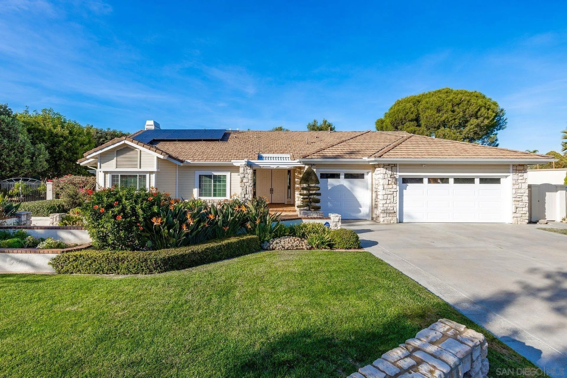 1350 Lupine Hills — photo
