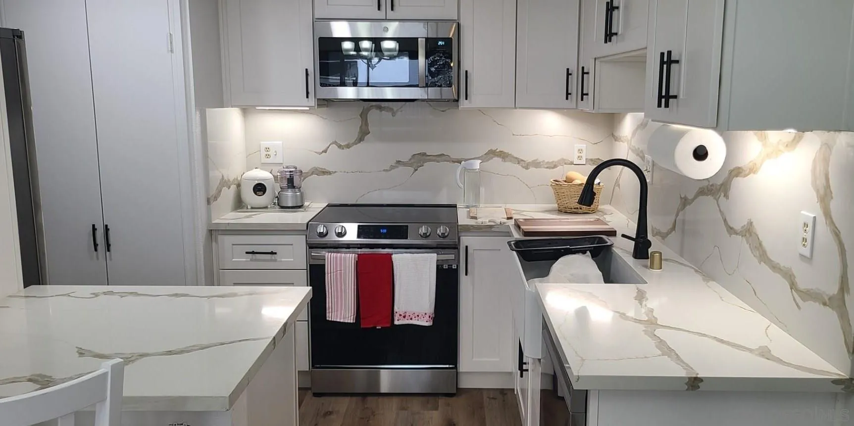 546 Via De La Valle Unit F — photo
