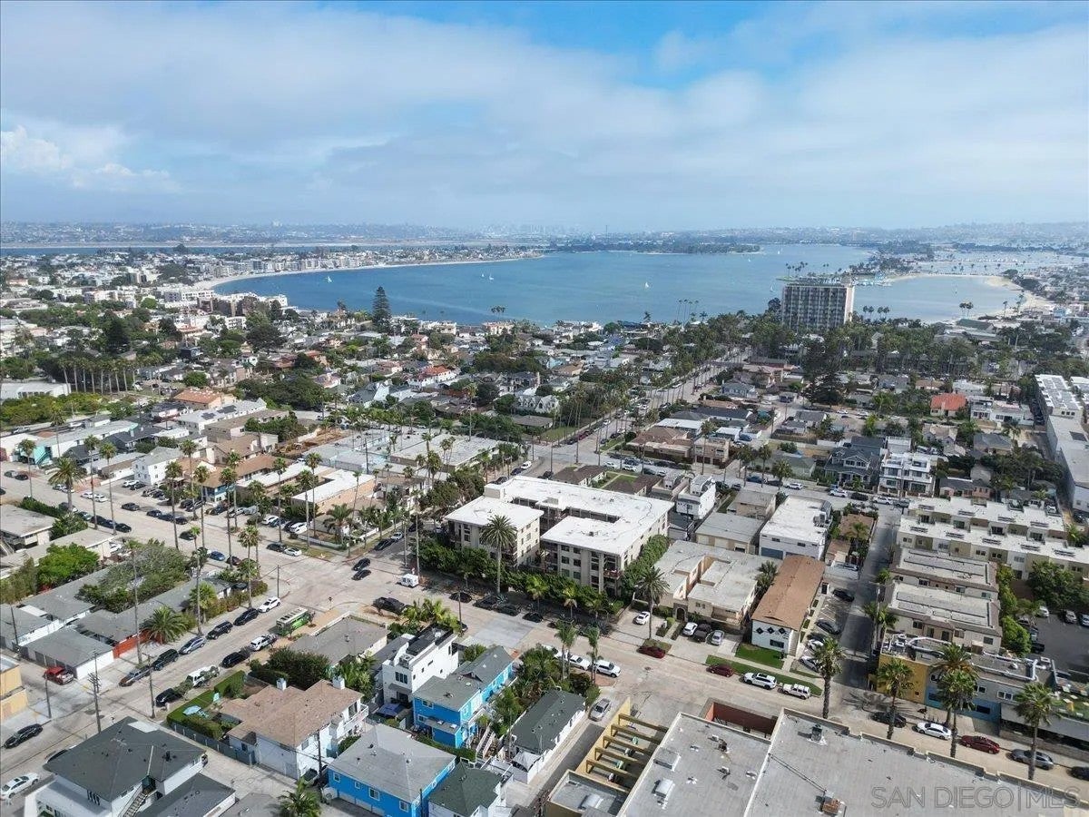881 Thomas 26 — photo