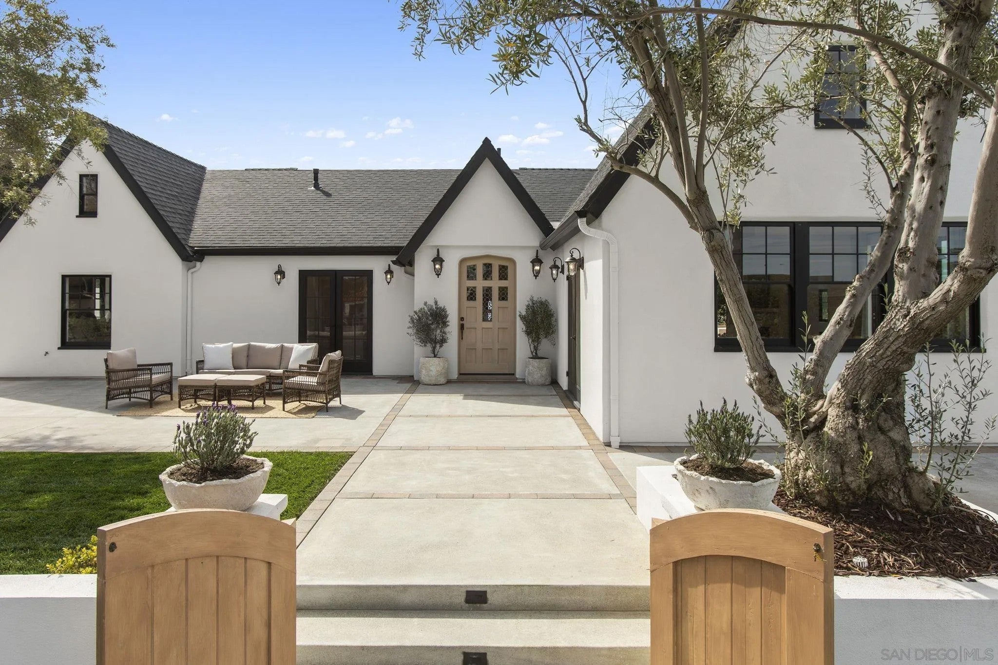 7784 Hillside Dr — photo
