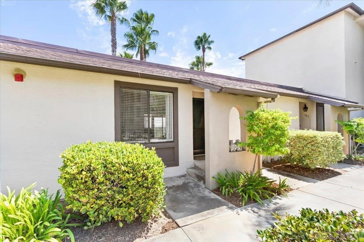 6924 Hyde Park Dr 104 — photo