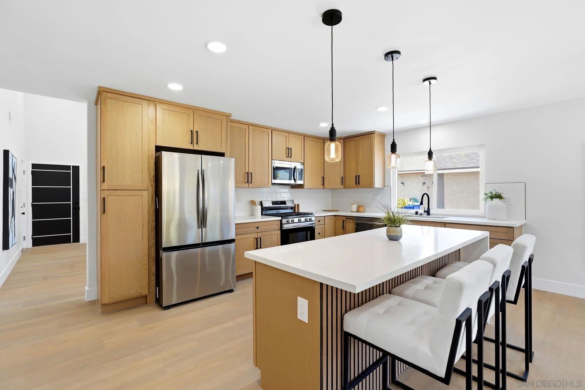 8523 Duncannon — photo