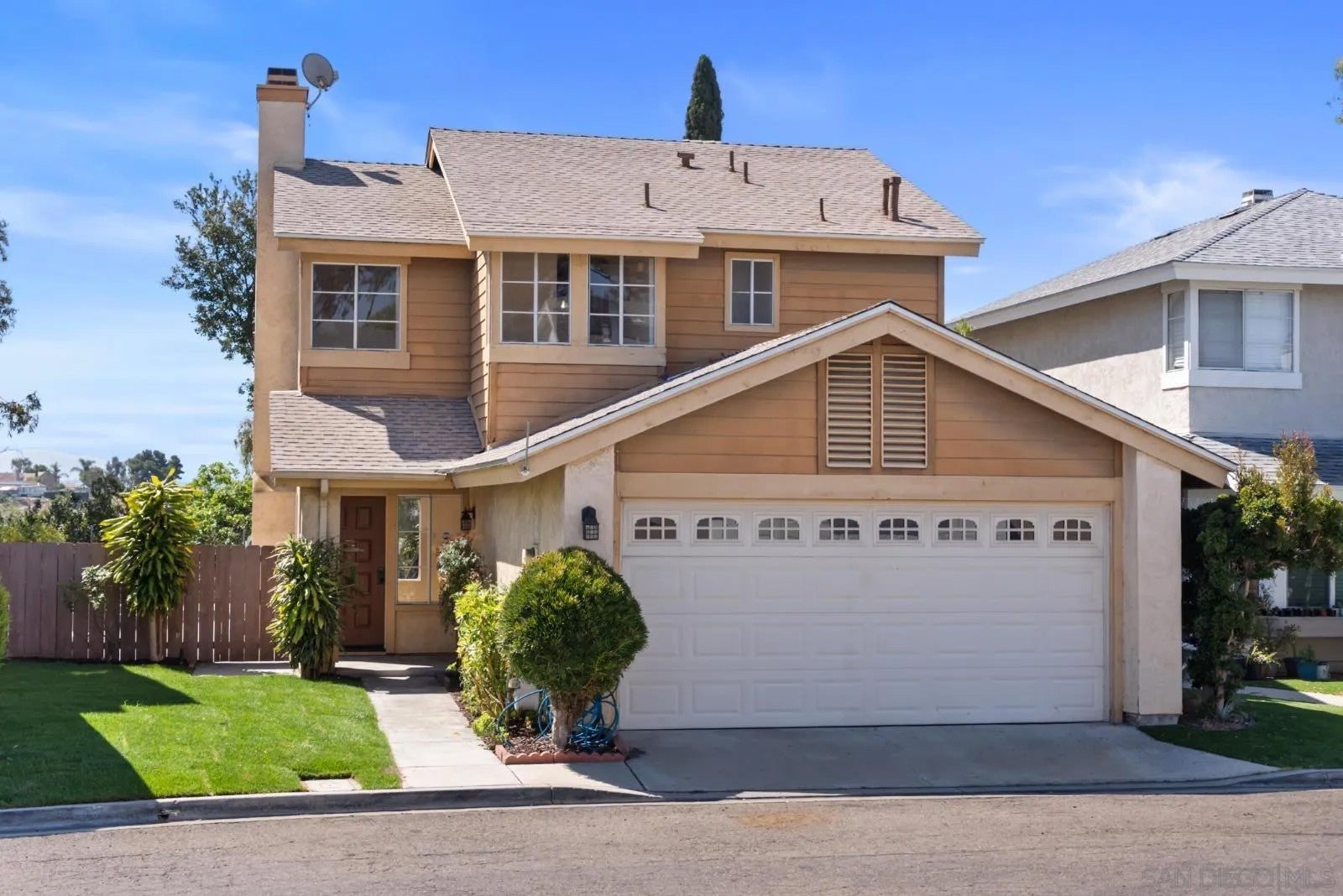 2511 Manzana Way — photo