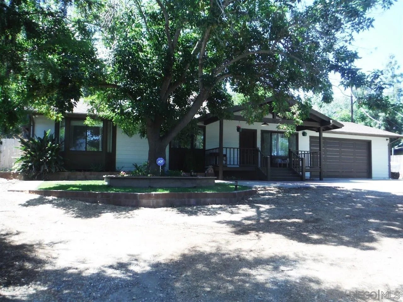 12261 Linroe Drive — photo