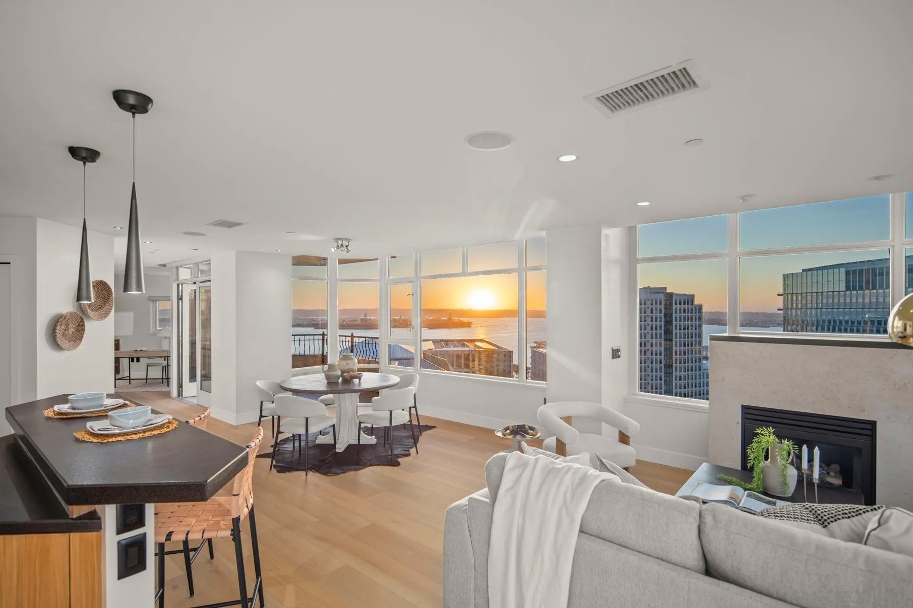 700 W Harbor 2101 — photo